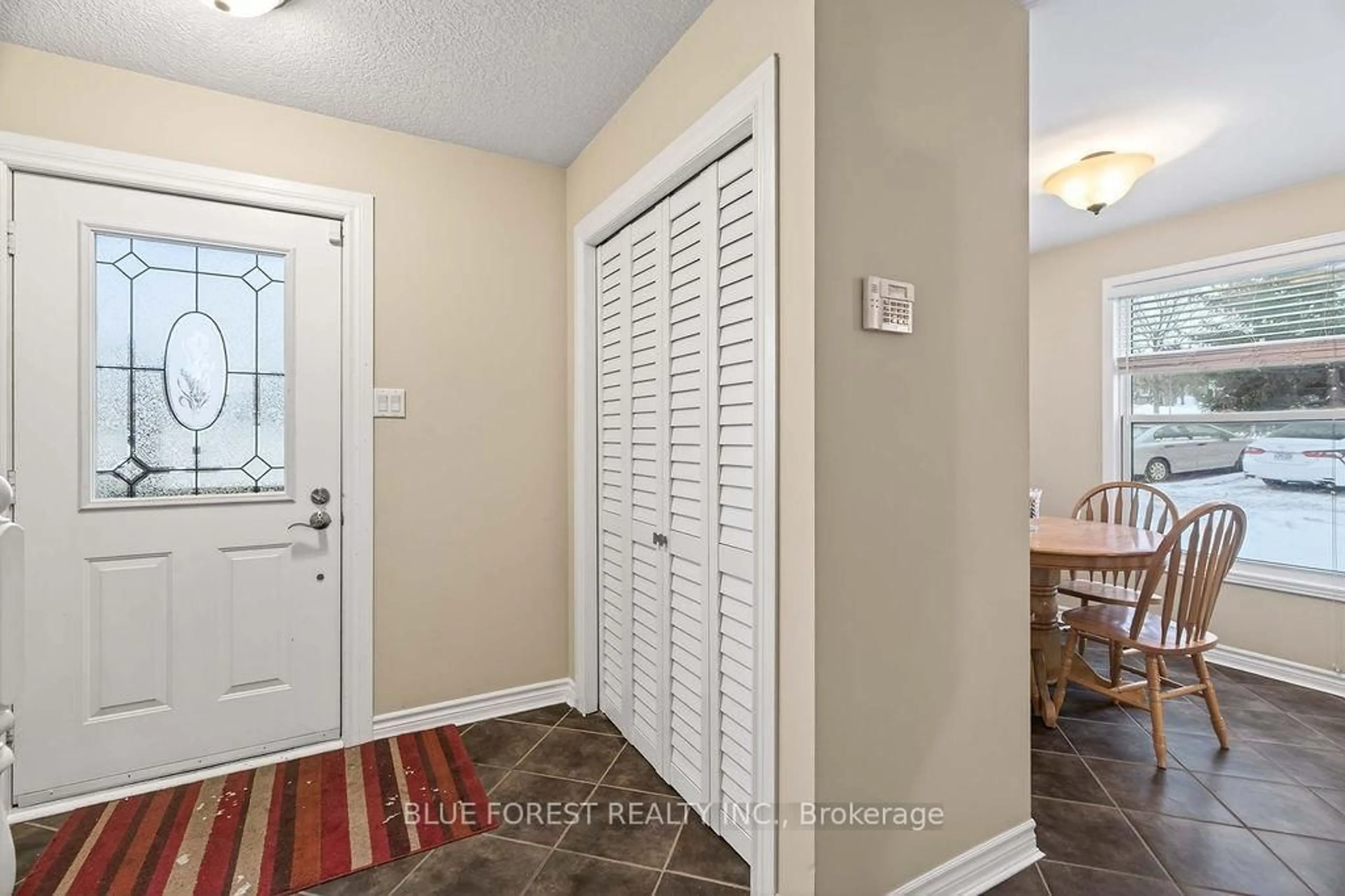 Indoor entryway for 805 Deveron Cres, London South Ontario N5Z 5B4