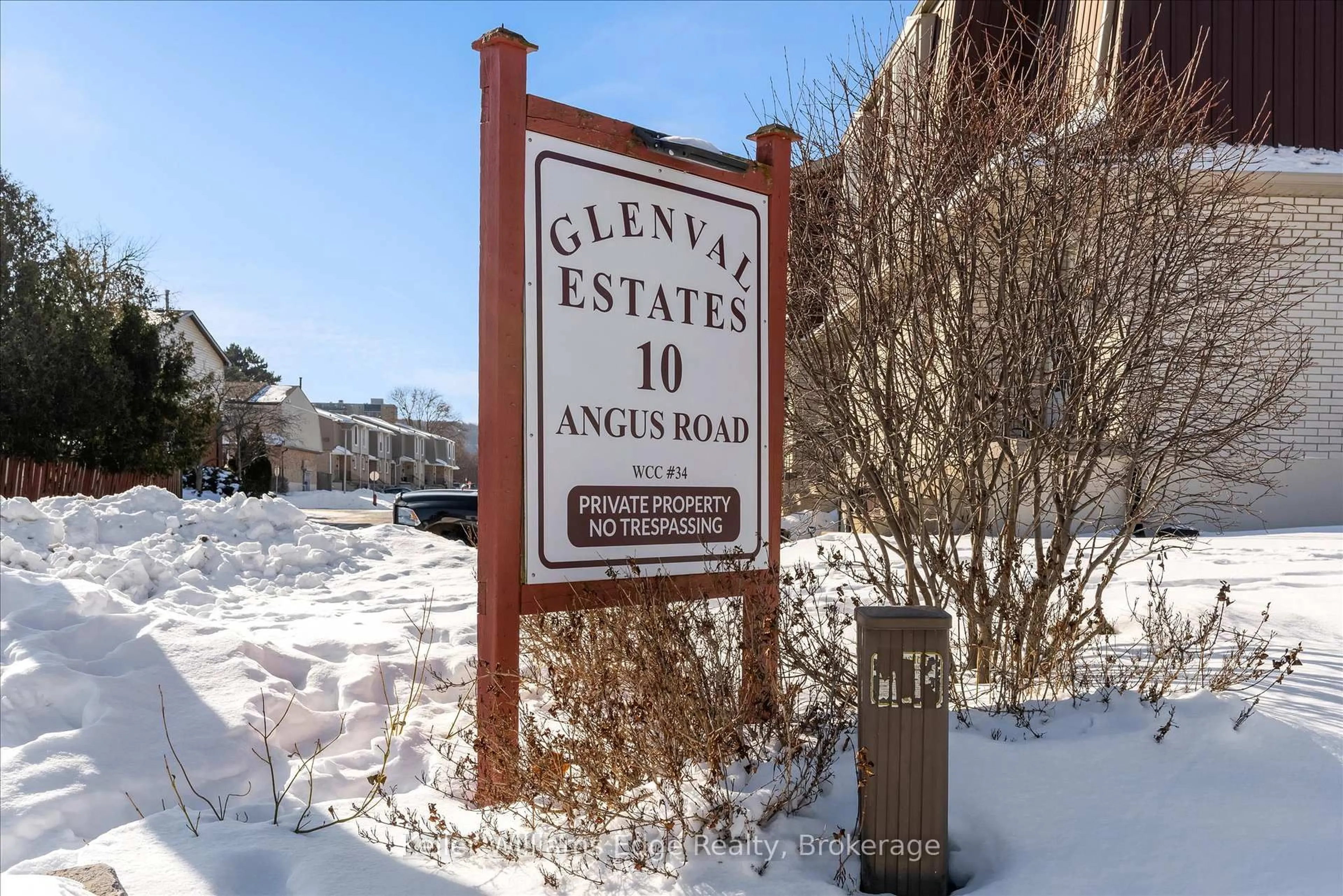 Indoor foyer for 10 Angus Rd #17, Hamilton Ontario L8K 6K3