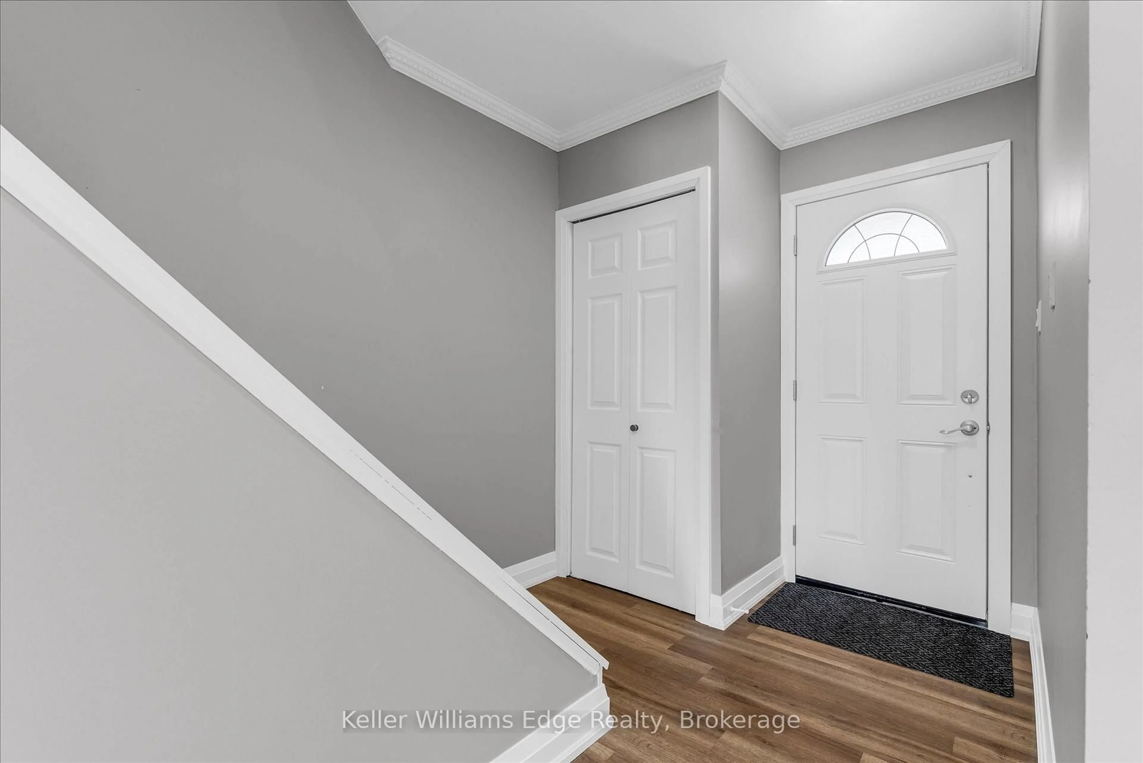 Indoor entryway for 10 Angus Rd #17, Hamilton Ontario L8K 6K3