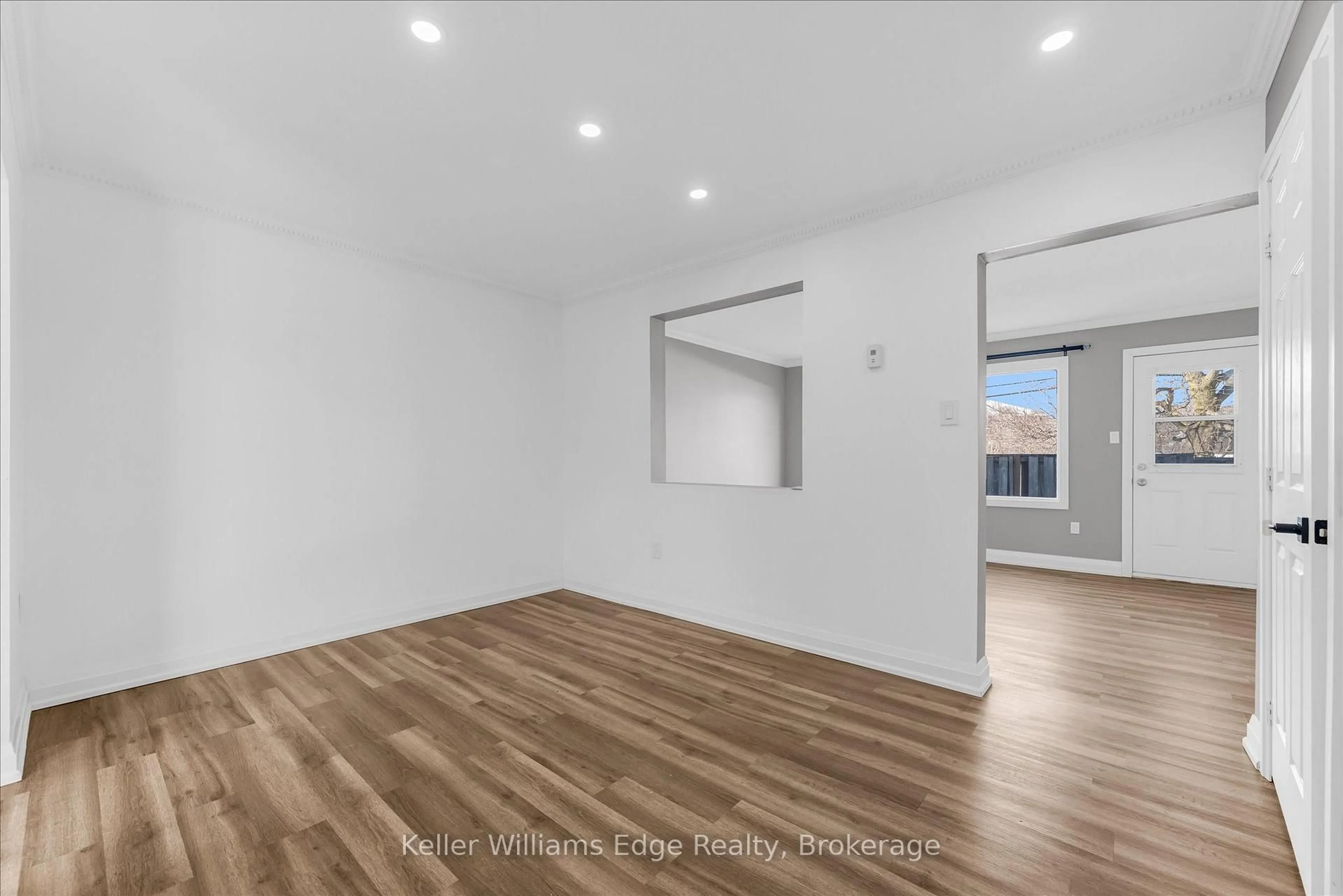 A pic of a room for 10 Angus Rd #17, Hamilton Ontario L8K 6K3