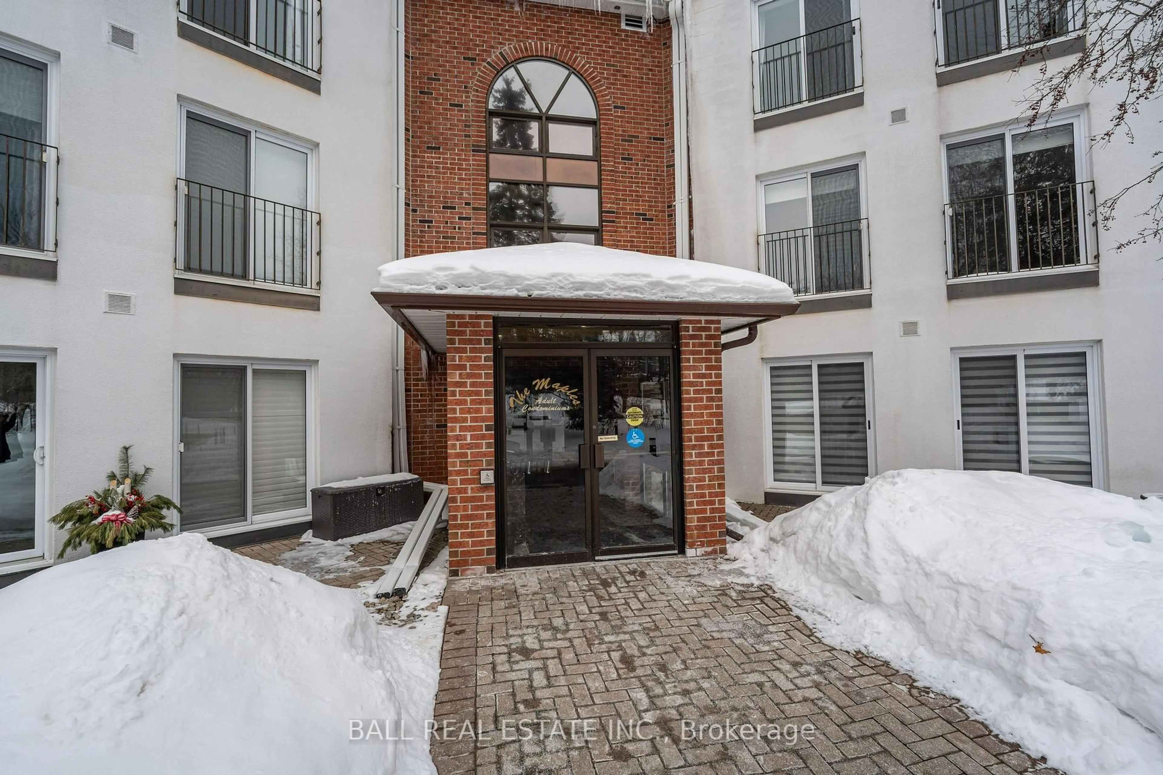 Indoor foyer for 1111 Water St #309, Peterborough Ontario K9H 3P7