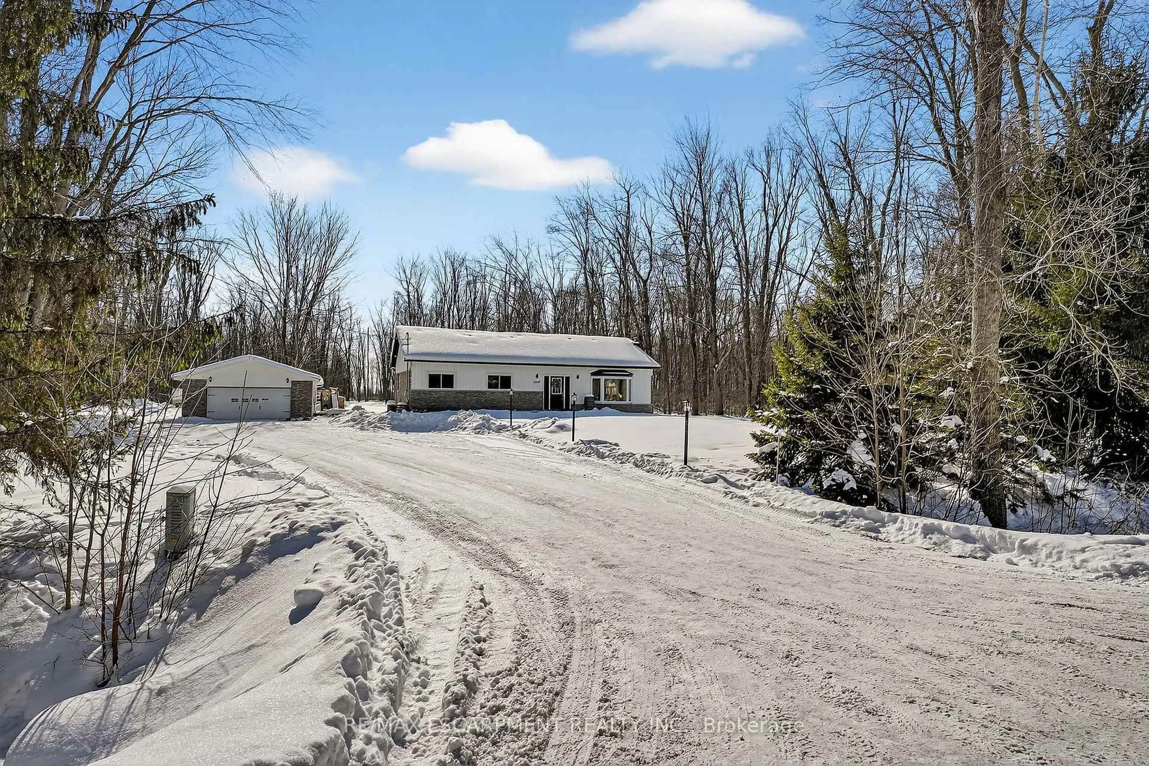 A pic from outside/outdoor area/front of a property/back of a property/a pic from drone, street for 32641 Bell Rd, Wainfleet Ontario L0S 1V0