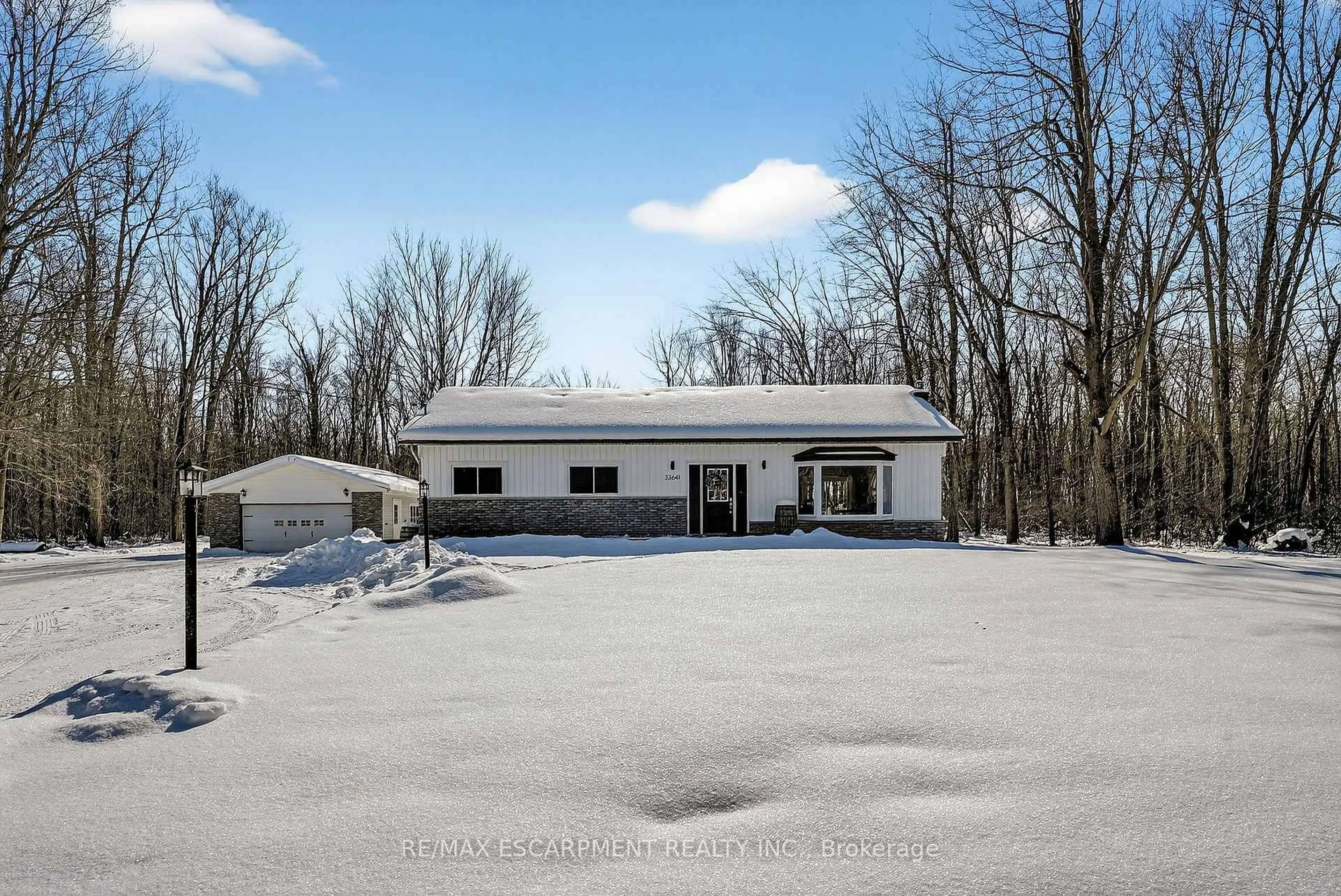 A pic from outside/outdoor area/front of a property/back of a property/a pic from drone, unknown for 32641 Bell Rd, Wainfleet Ontario L0S 1V0