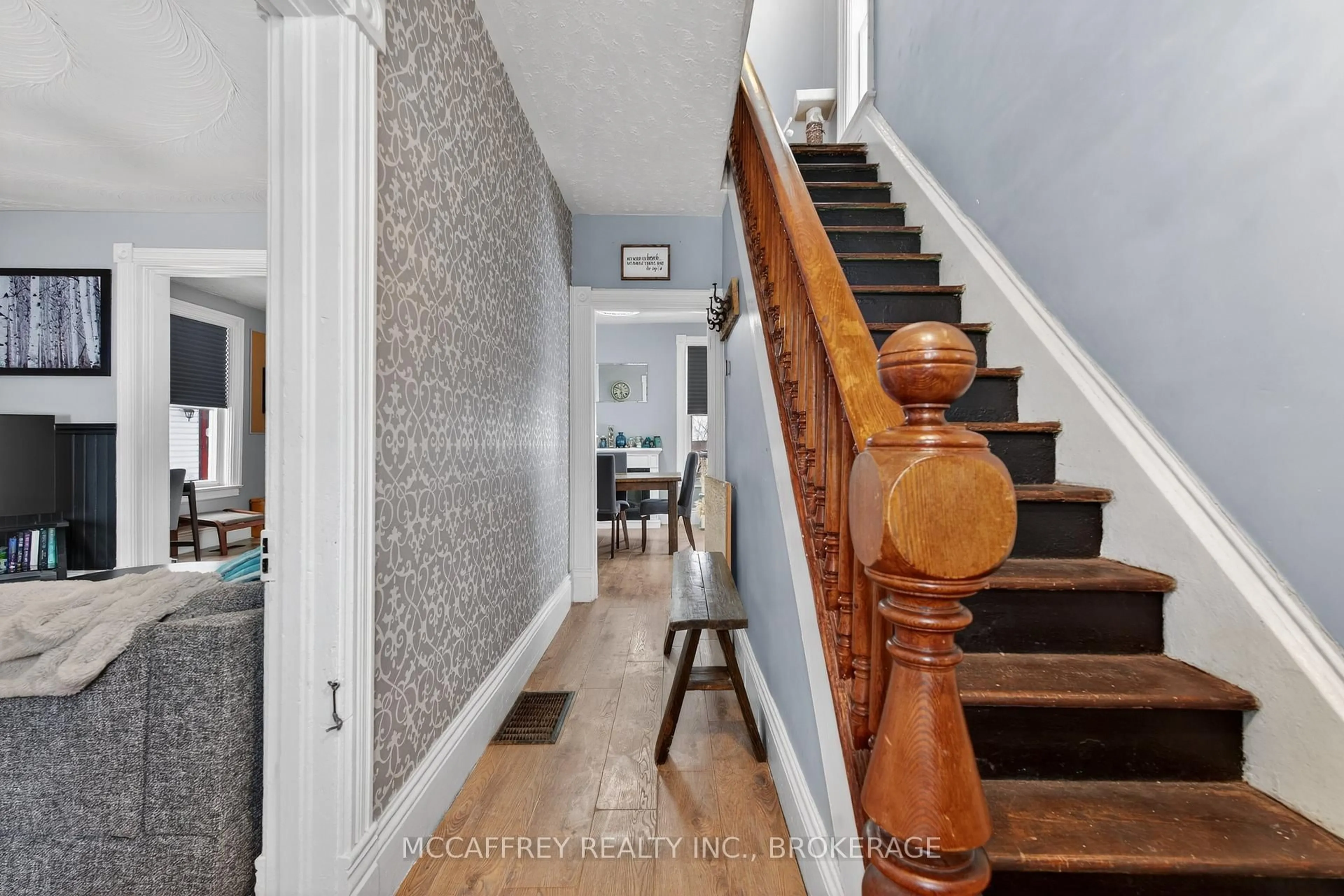 Indoor entryway for 422 Thomas St, Deseronto Ontario K0K 1X0