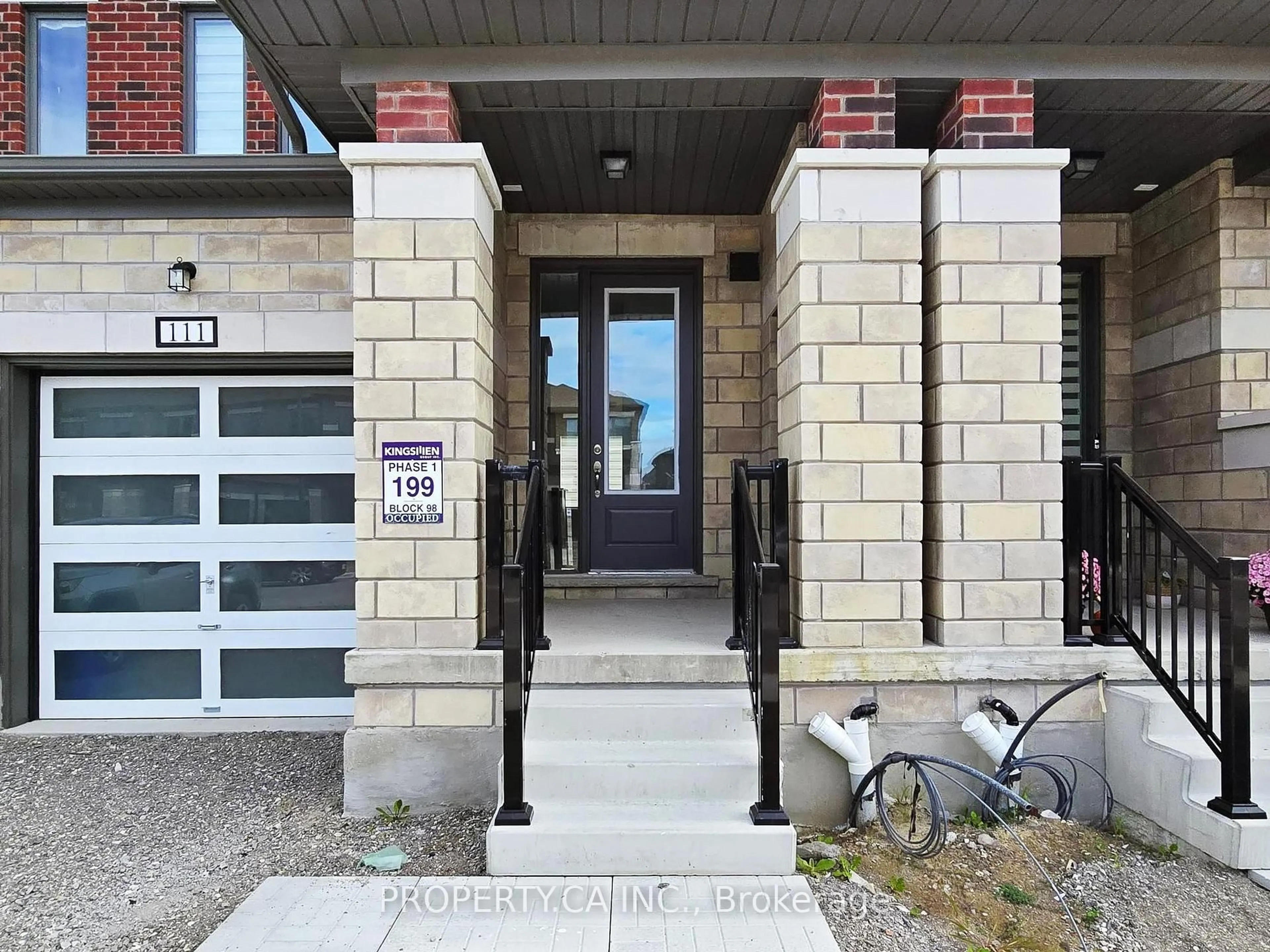 Indoor entryway for 111 Corley St, Kawartha Lakes Ontario K9V 6C2
