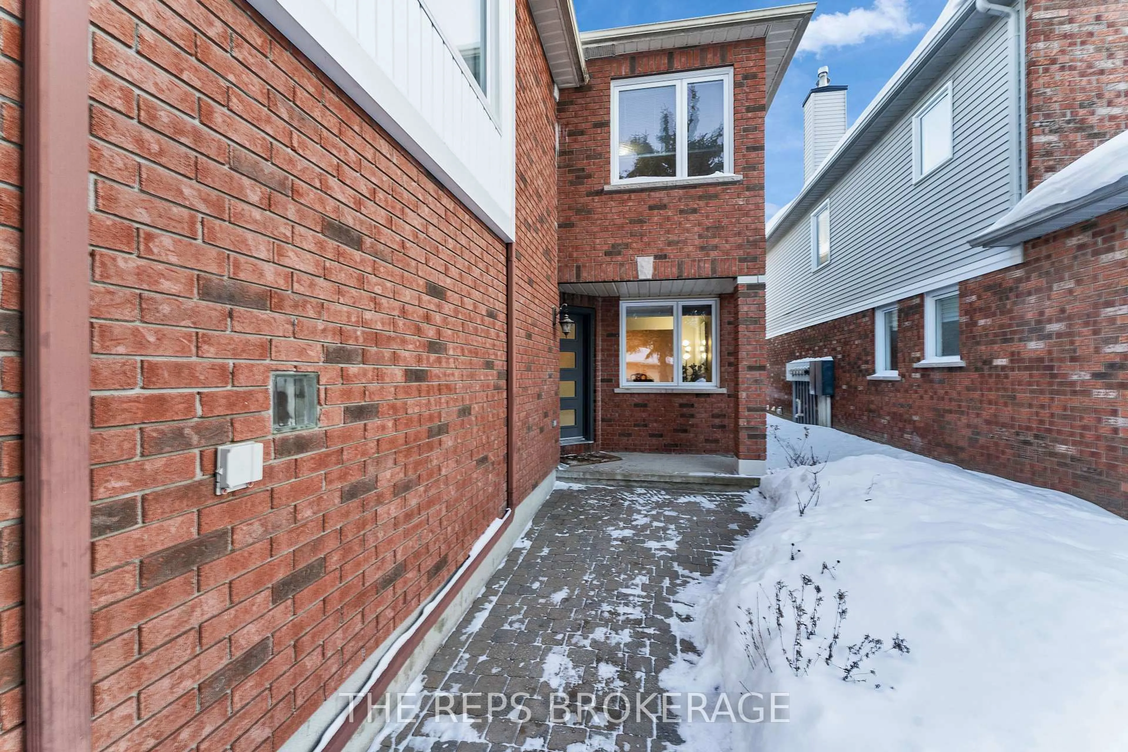 A pic from outside/outdoor area/front of a property/back of a property/a pic from drone, street for 64 Hunterswood Cres, Ottawa Ontario K1G 5V9