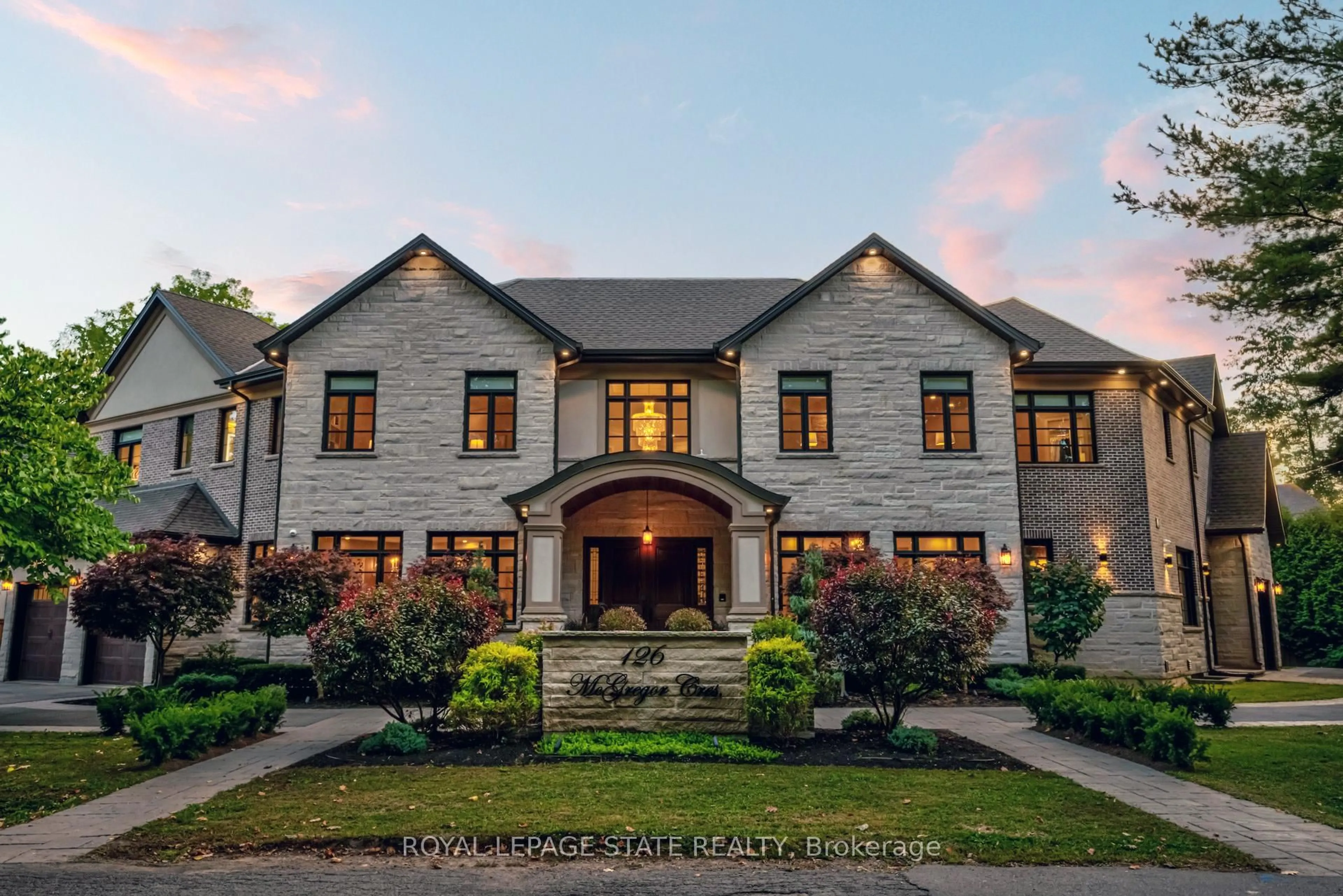 Home with brick exterior material, building for 126 McGregor Cres, Hamilton Ontario L9G 1B5