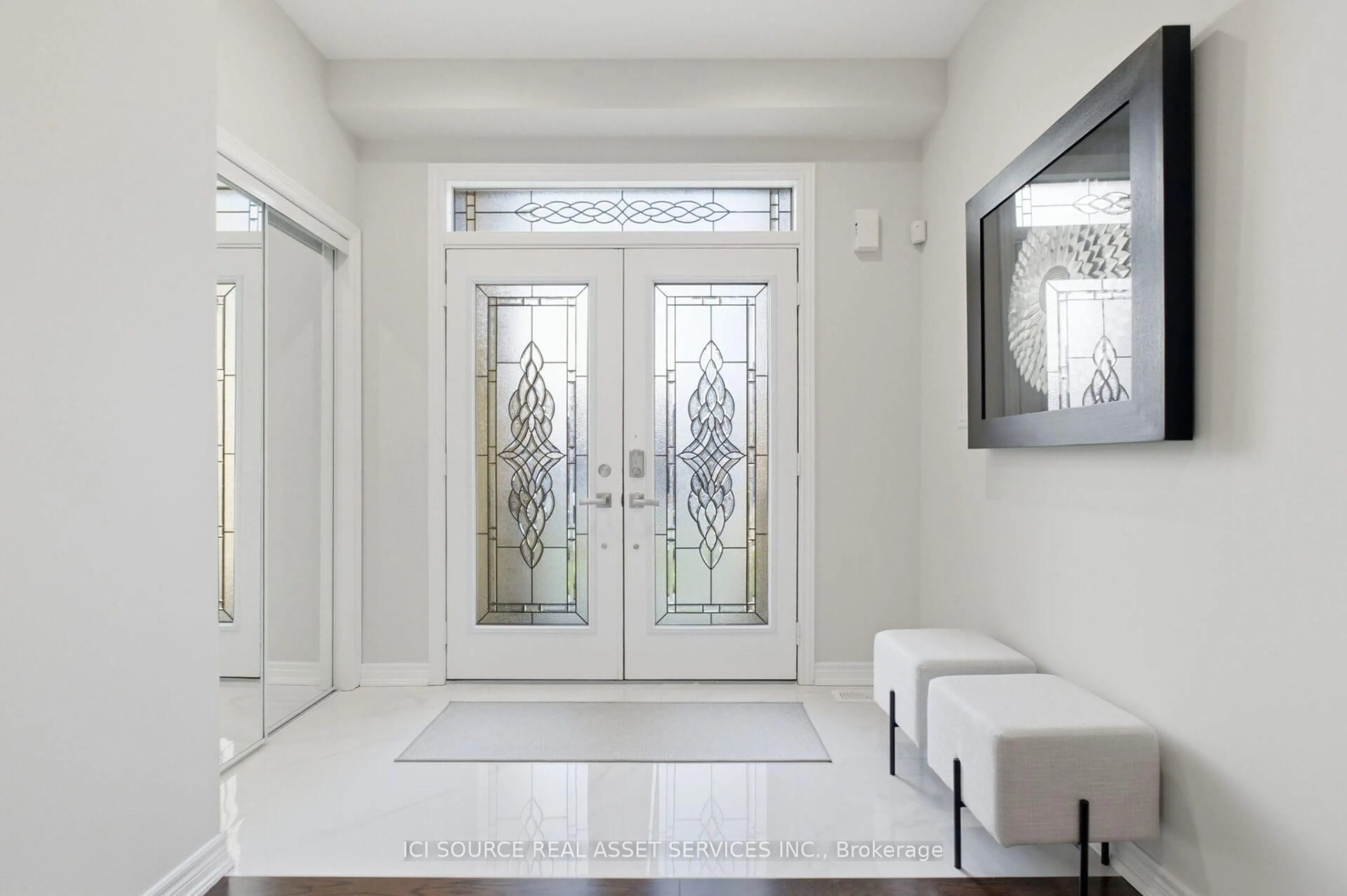 Indoor entryway for 409 Valridge Dr, Hamilton Ontario L9G 0B2