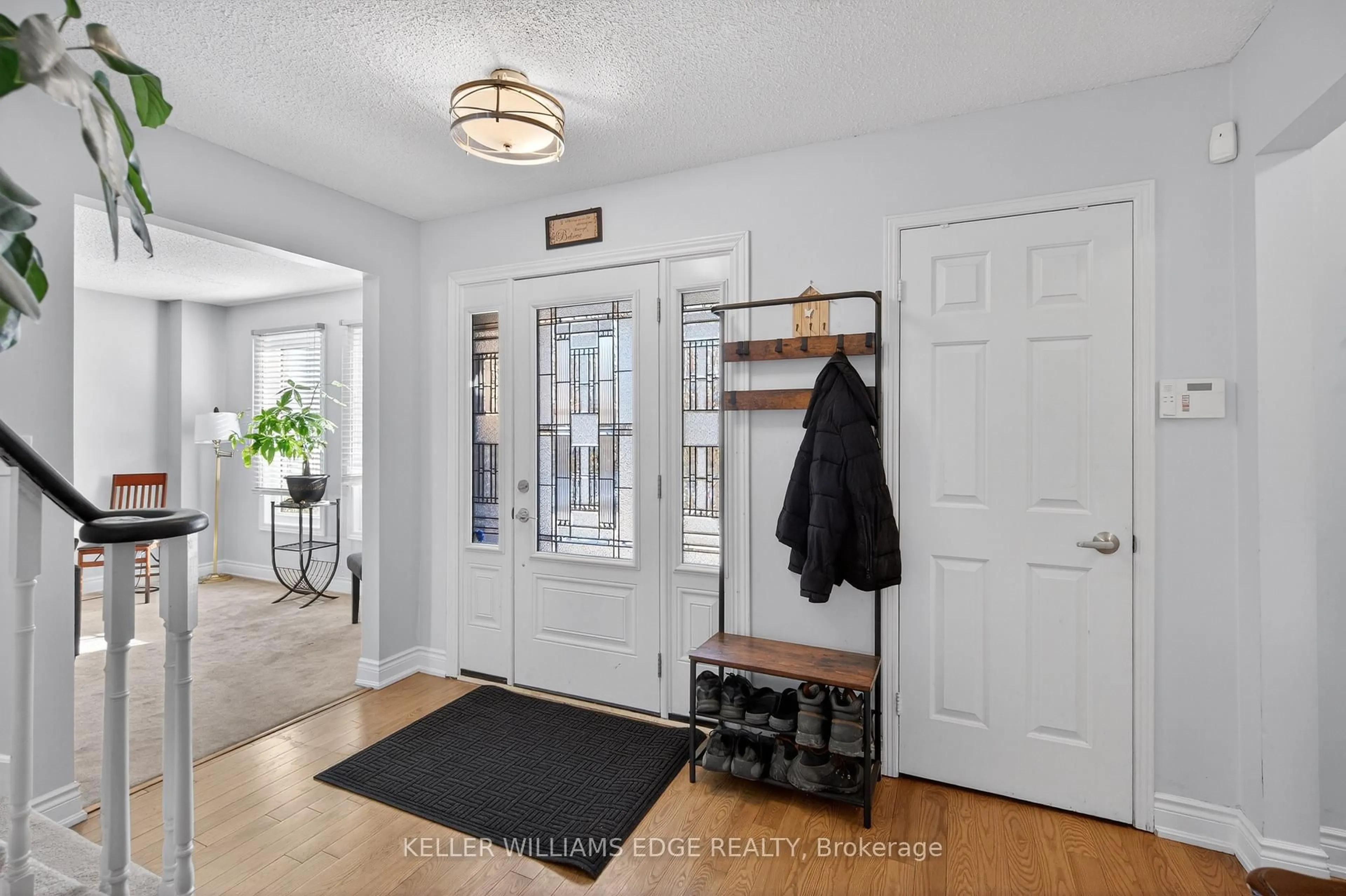 Indoor entryway for 5 Giffin Rd, Hamilton Ontario L9H 6S1