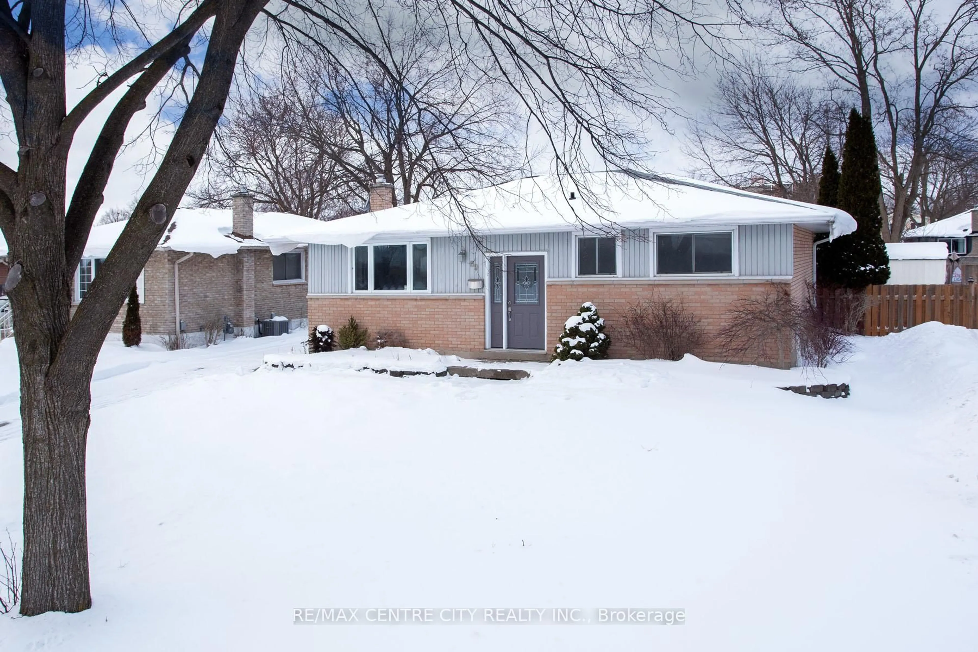 Home with vinyl exterior material, street for 89 Alayne Cres, London South Ontario N6E 2A2