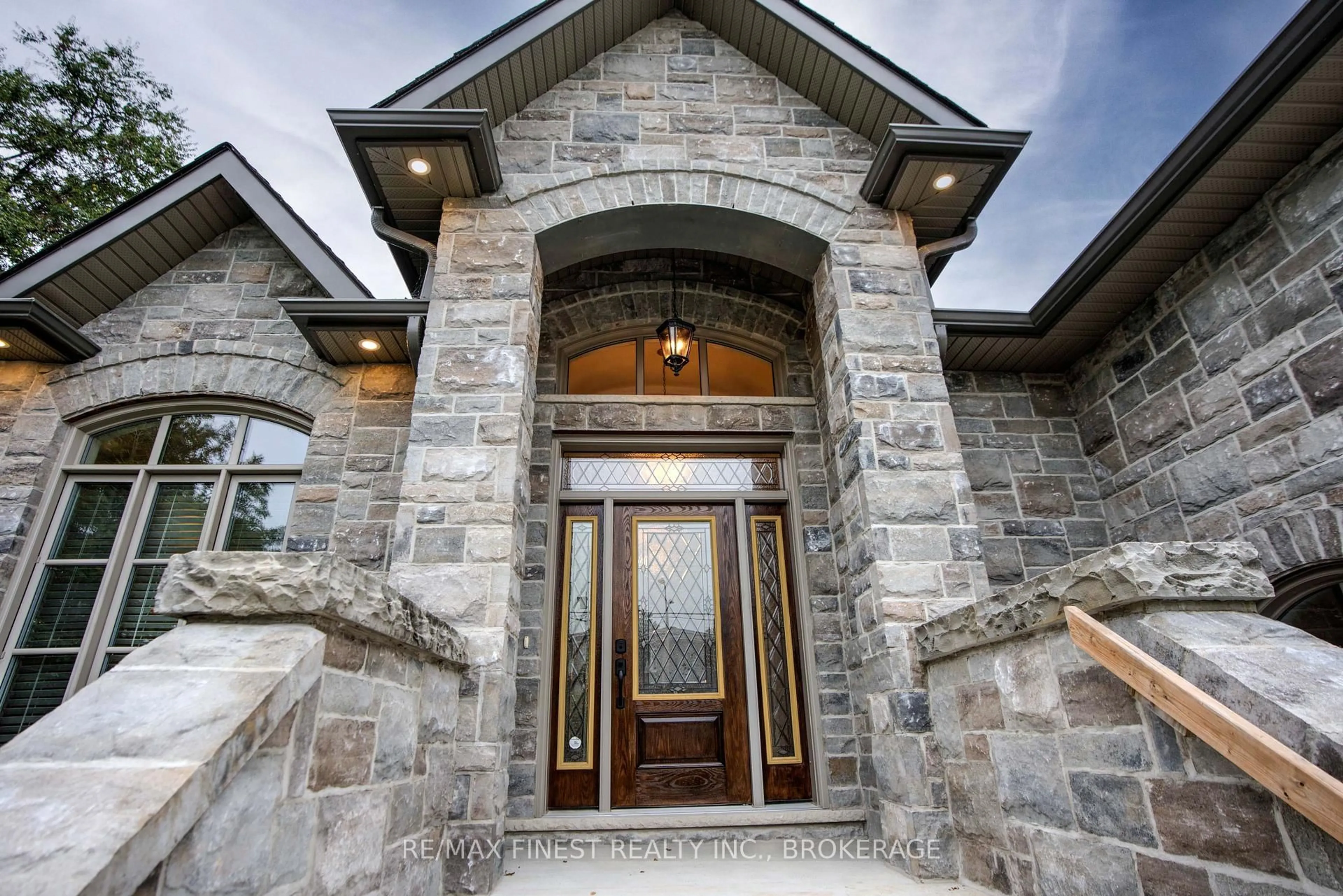 Indoor entryway for 43 Crerar Blvd, Kingston Ontario K7M 3P7