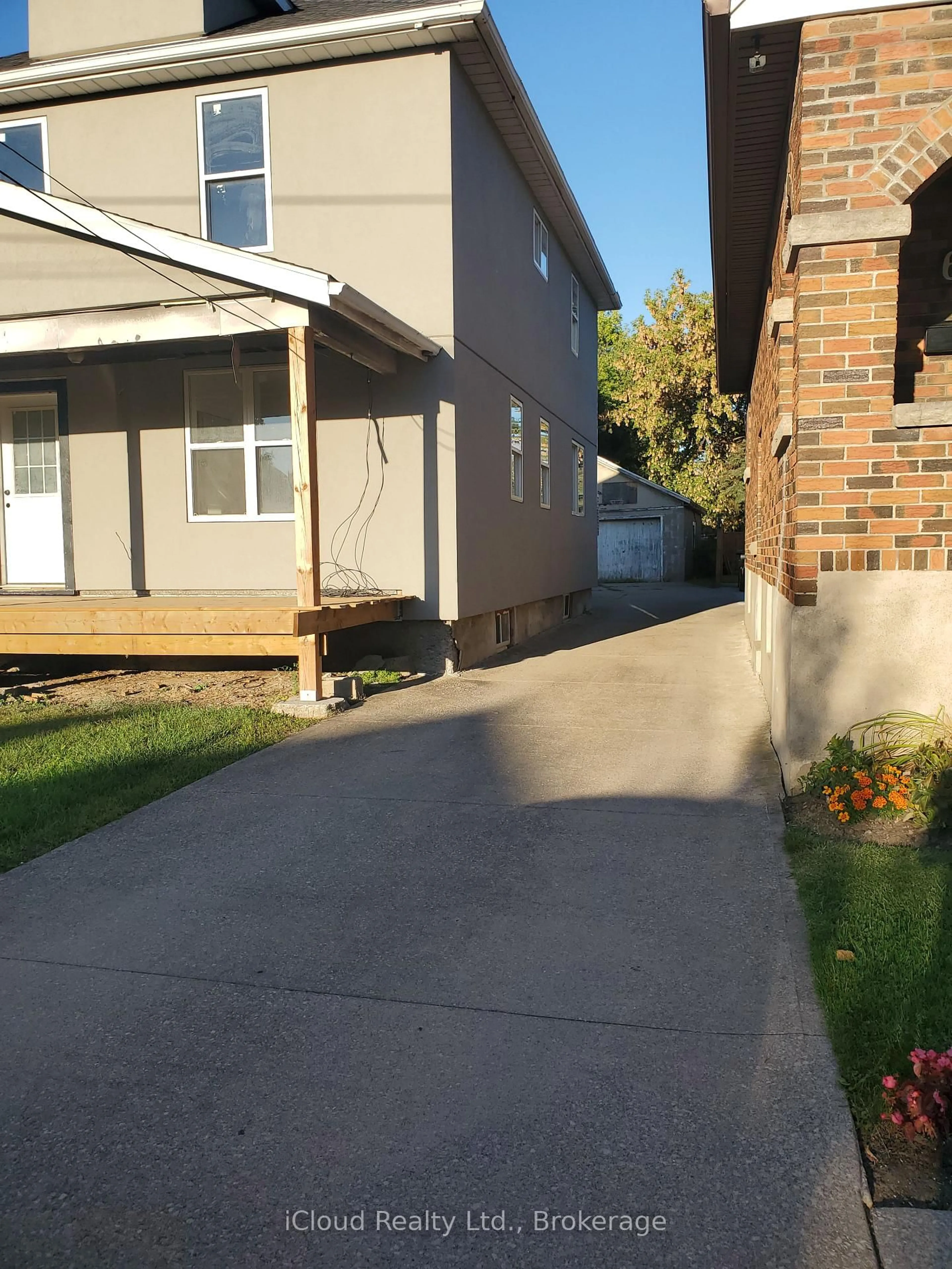 Patio, street for 62 Currie St, St. Catharines Ontario L2M 5M8