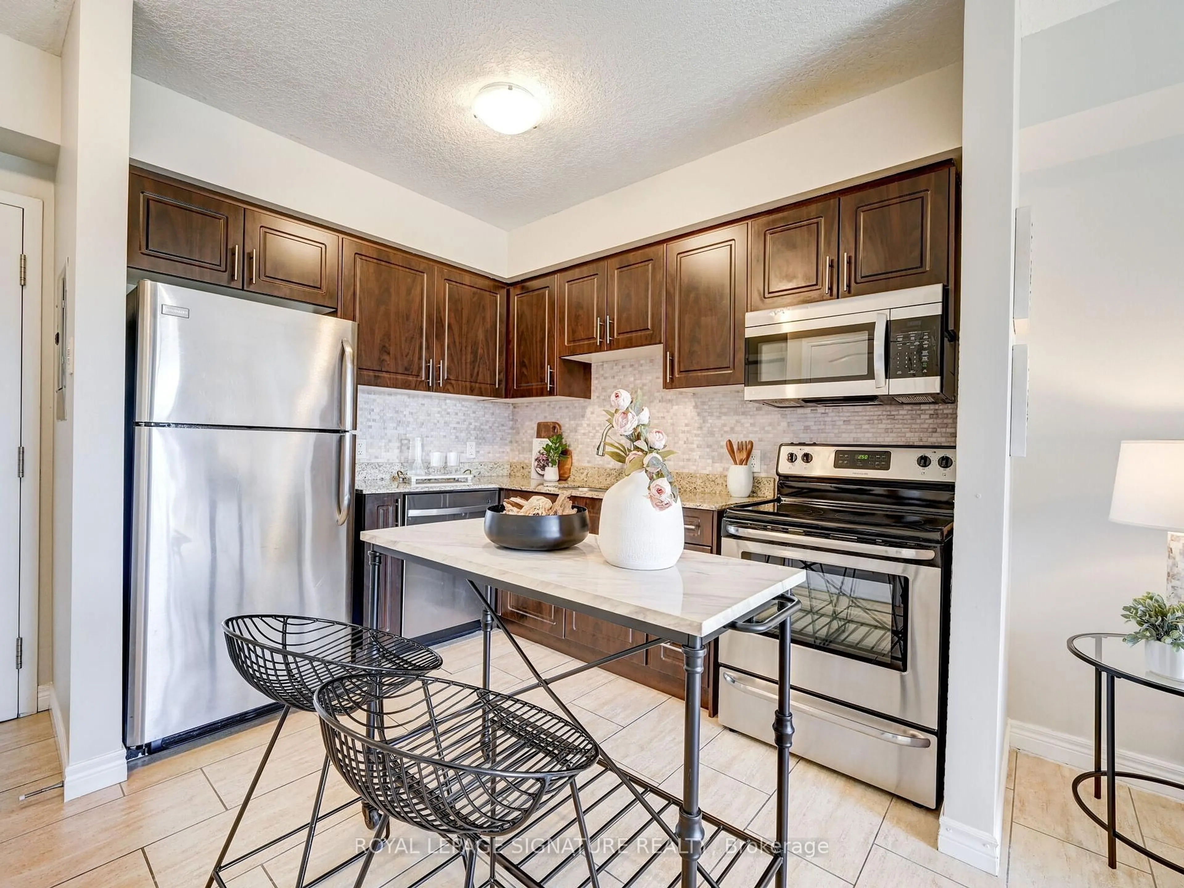 Standard kitchen, unknown for 886 Golf Links Rd #205, Hamilton Ontario L9K 1J8
