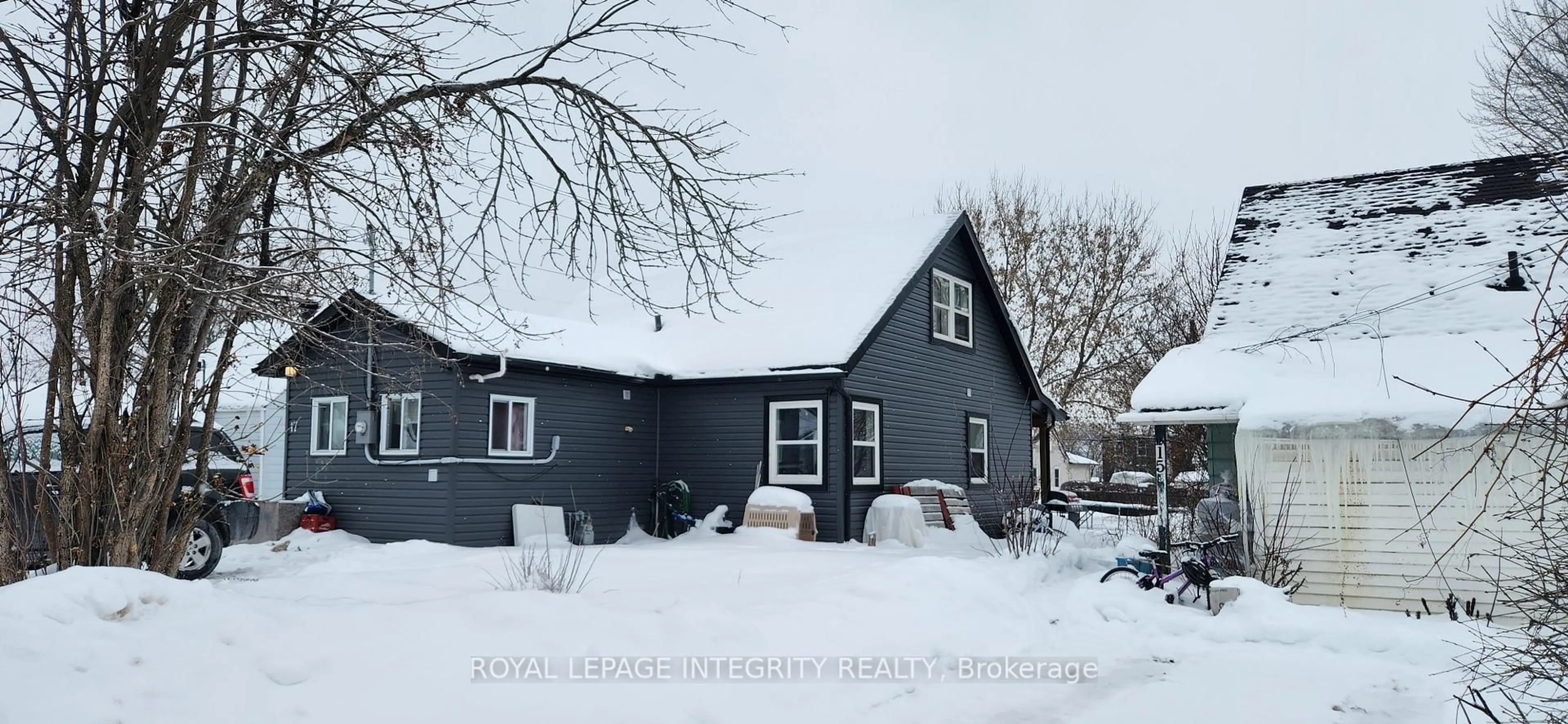 Unknown for 17 Roosevelt Dr, Smiths Falls Ontario K7A 3J7