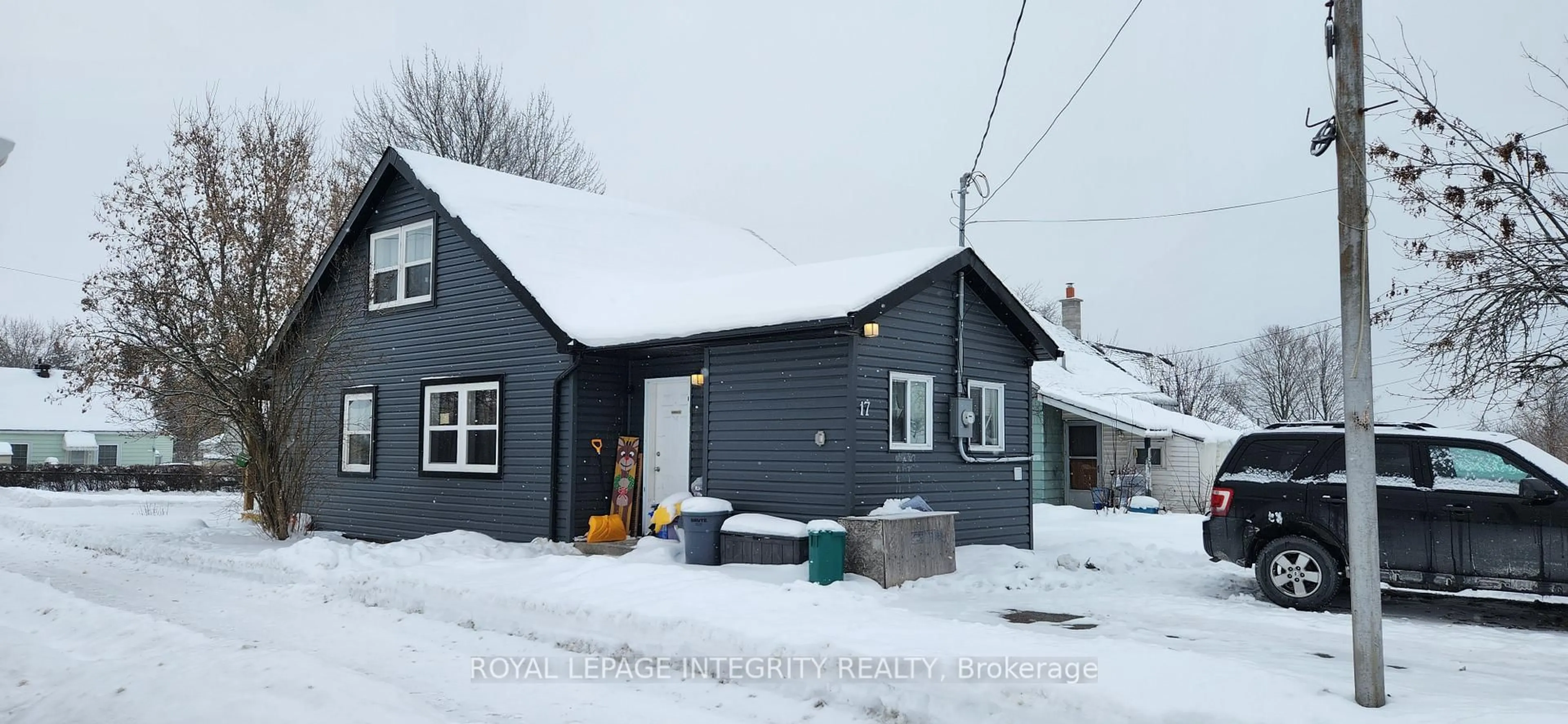 A pic from outside/outdoor area/front of a property/back of a property/a pic from drone, street for 17 Roosevelt Dr, Smiths Falls Ontario K7A 3J7