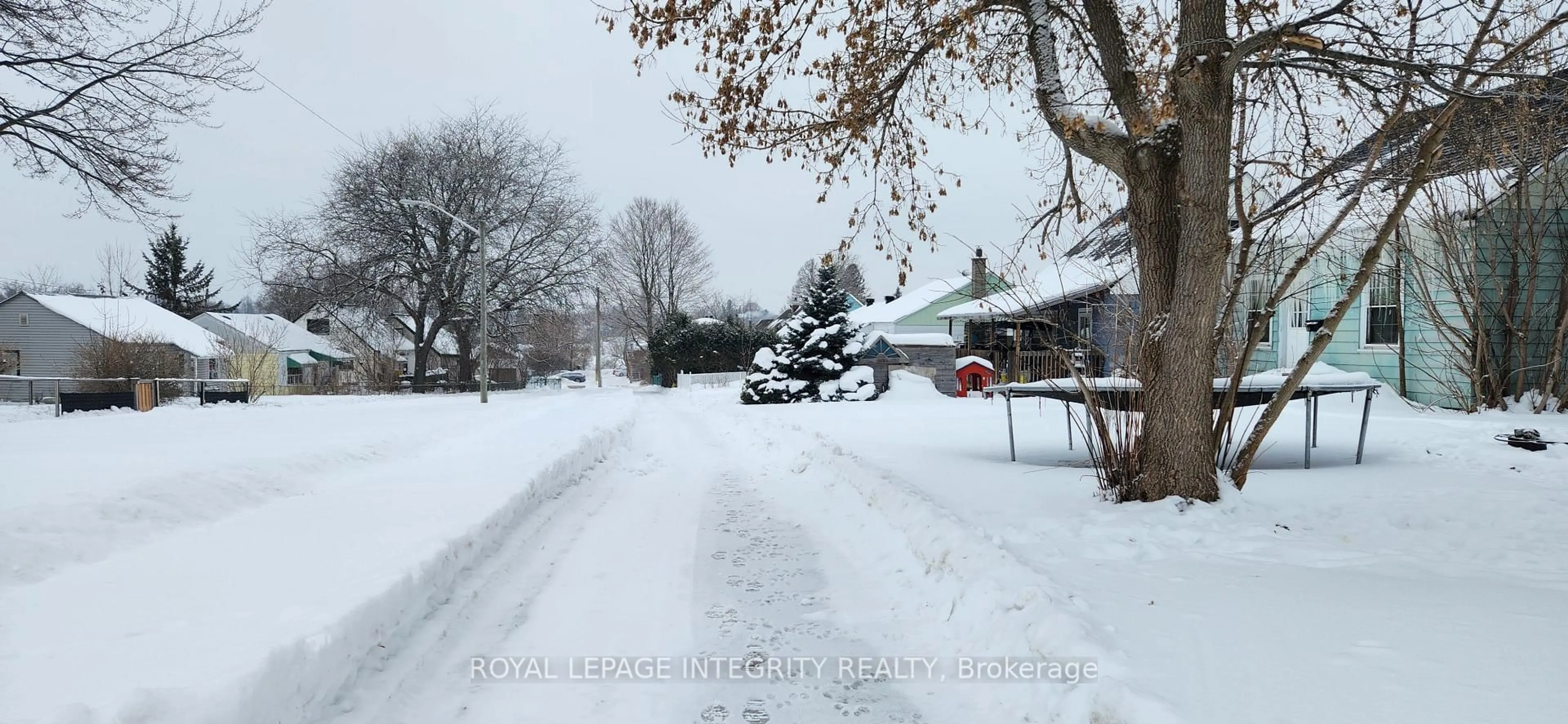 Blurry image for 17 Roosevelt Dr, Smiths Falls Ontario K7A 3J7