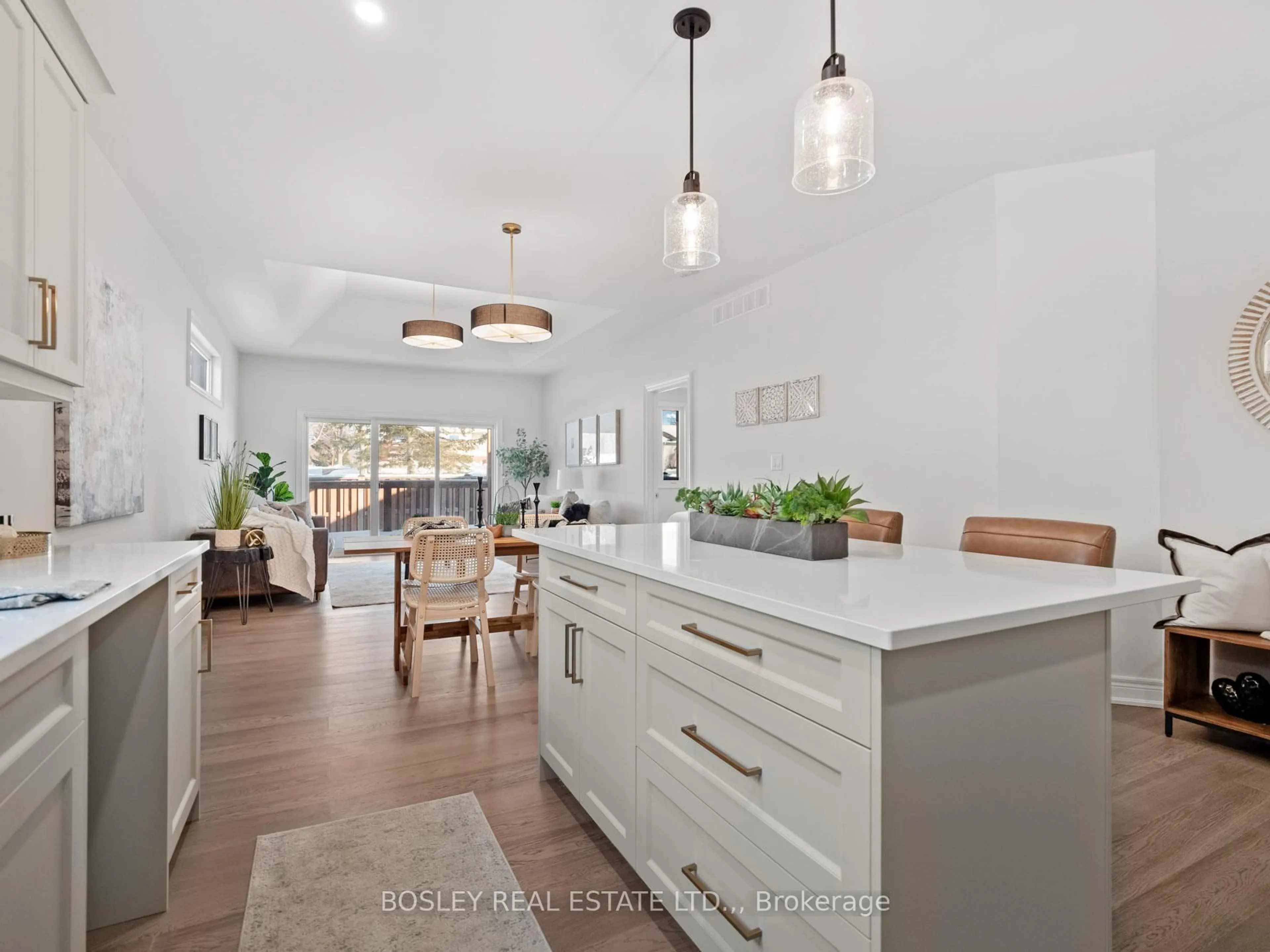 Open concept kitchen, unknown for 510 Royal Ridge Dr, Fort Erie Ontario L0S 1N0