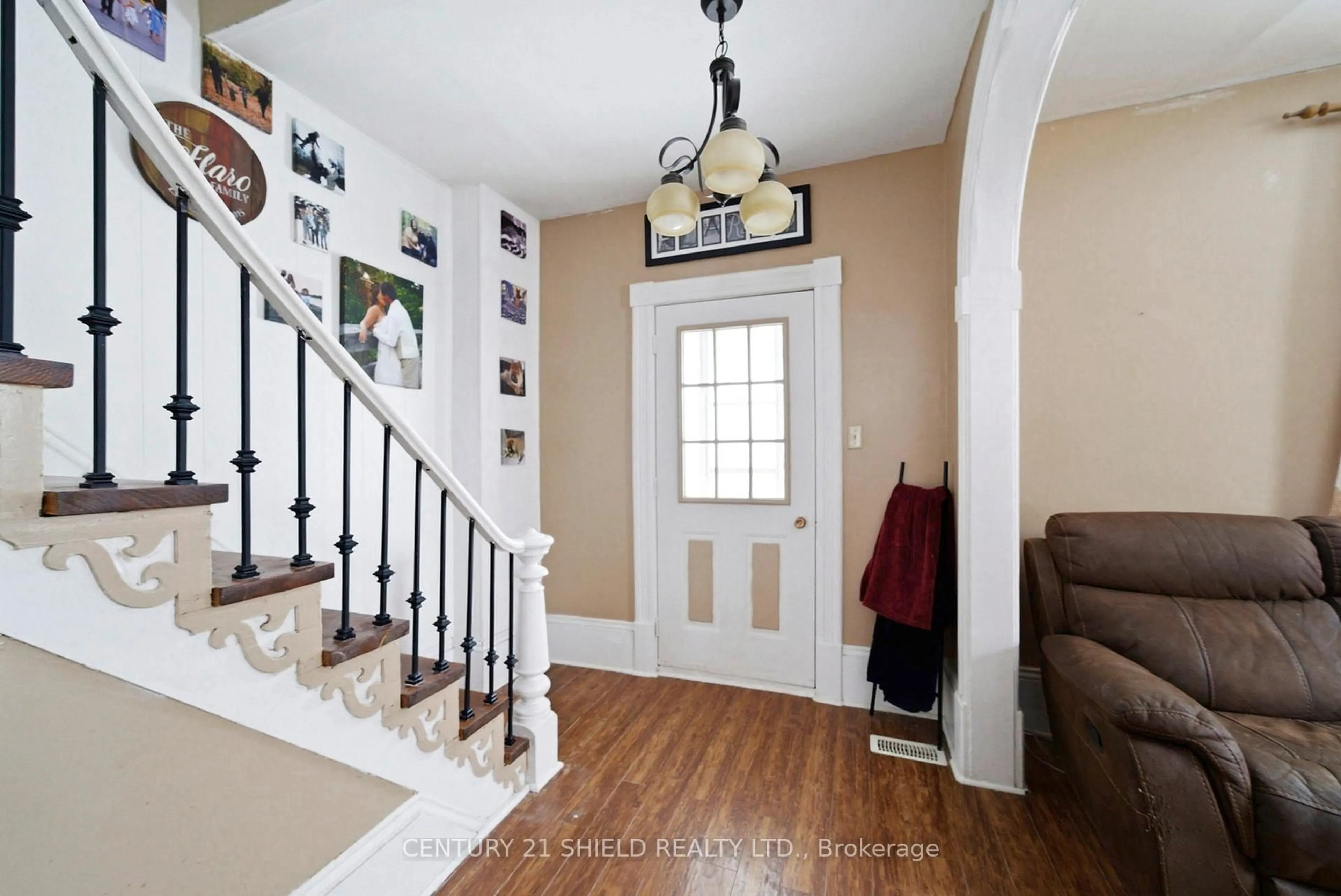 Indoor entryway for 3359 Cloverside Rd, North Stormont Ontario K0C 1C0