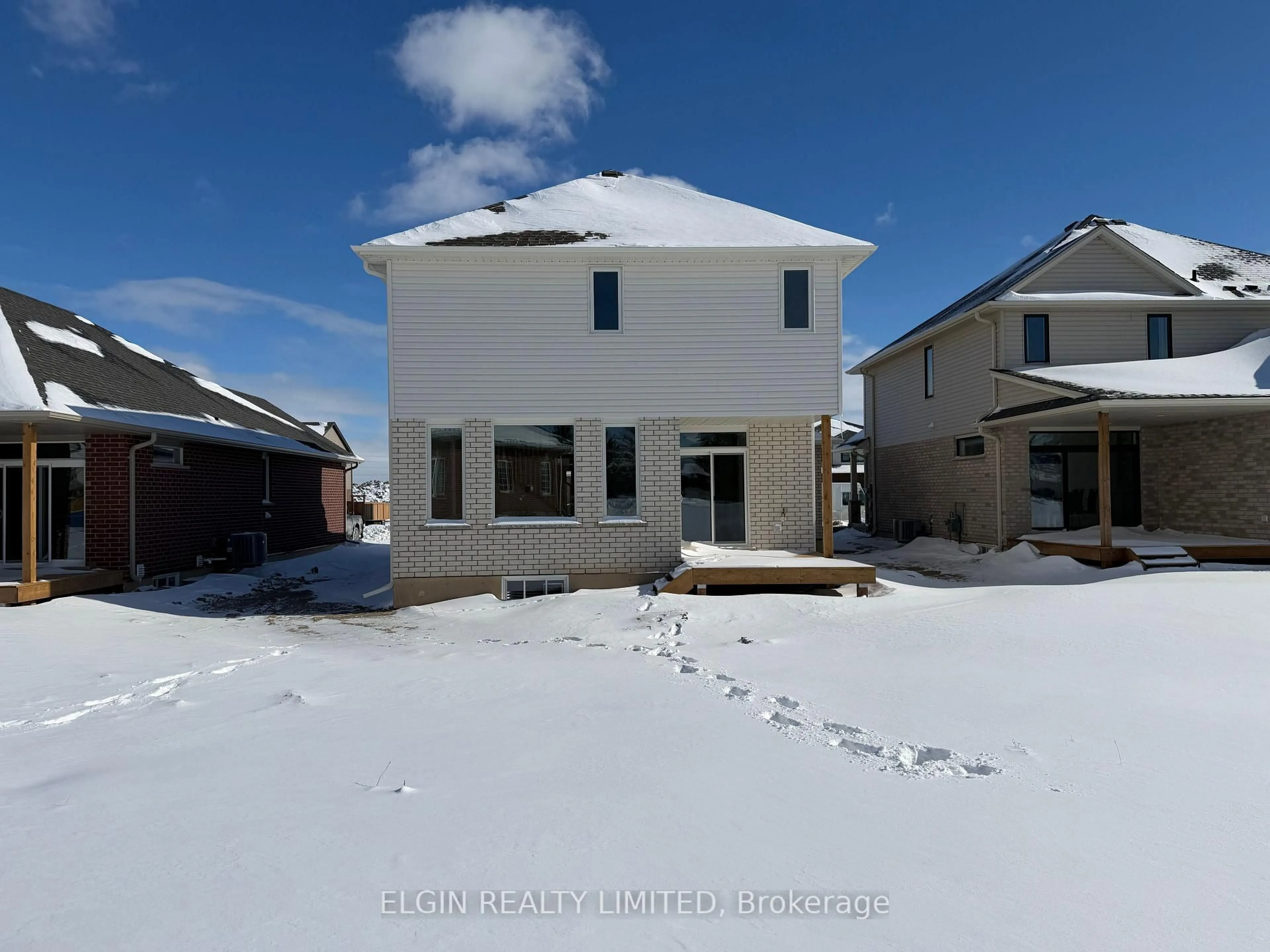 A pic from outside/outdoor area/front of a property/back of a property/a pic from drone, street for 258 Renaissance Dr, St. Thomas Ontario N5R 0P9