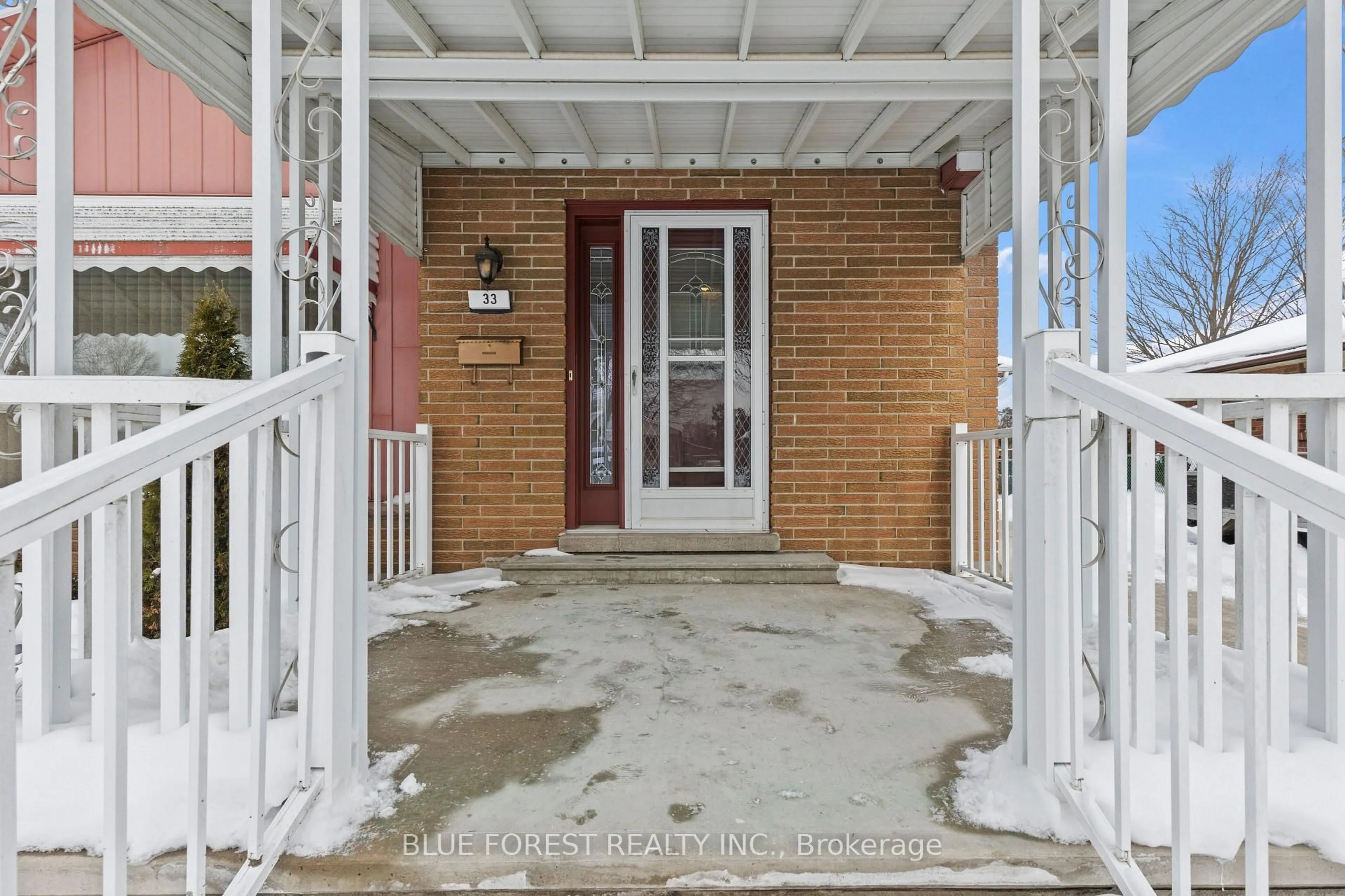 Indoor entryway for 33 Cornell Cres, London East Ontario N5V 1N2