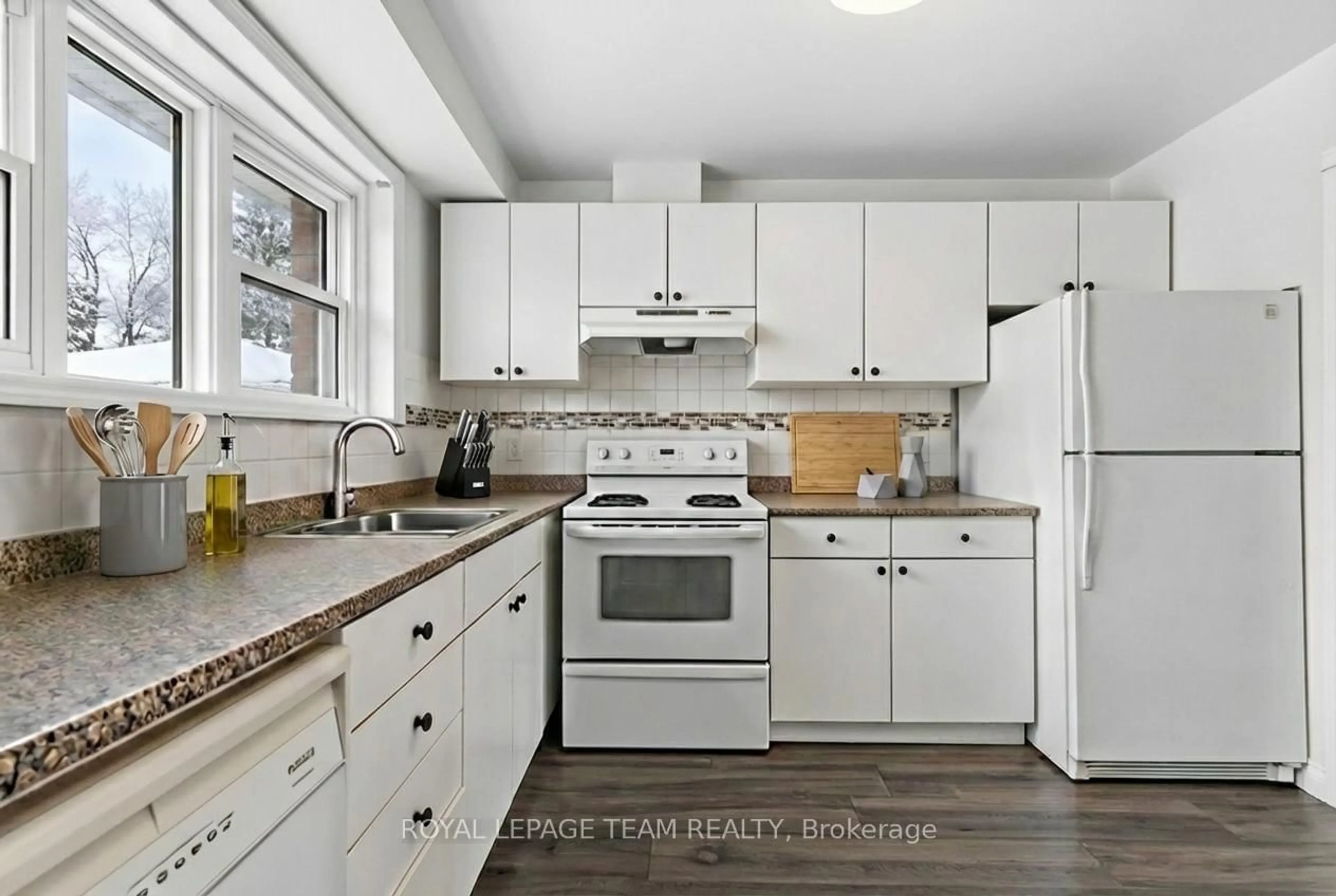 Standard kitchen, unknown for 920 Dynes Rd #55, Ottawa Ontario K2C 0G8