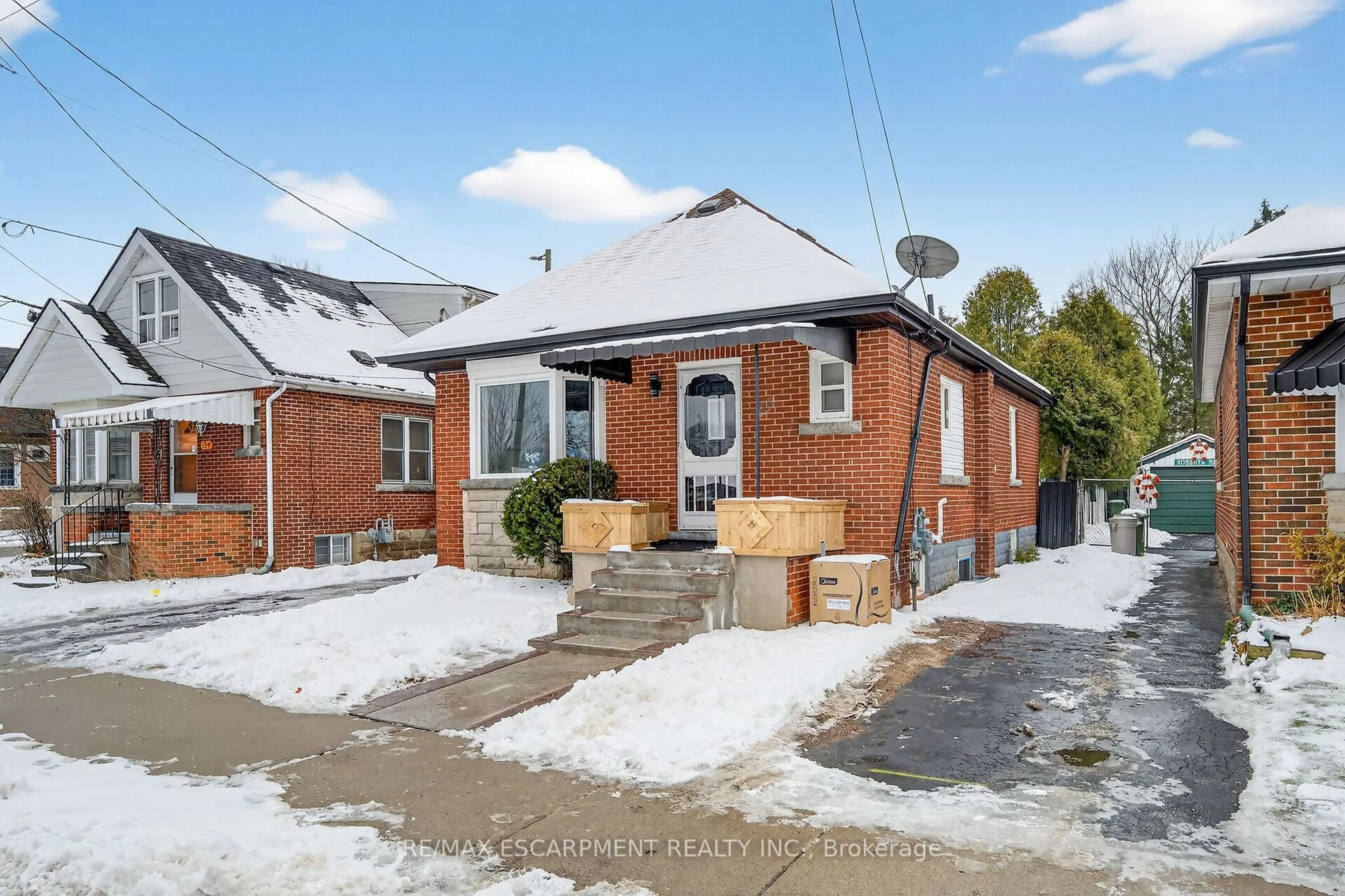 Home with brick exterior material, street for 150 BRUCEDALE Ave, Hamilton Ontario L9A 1N6