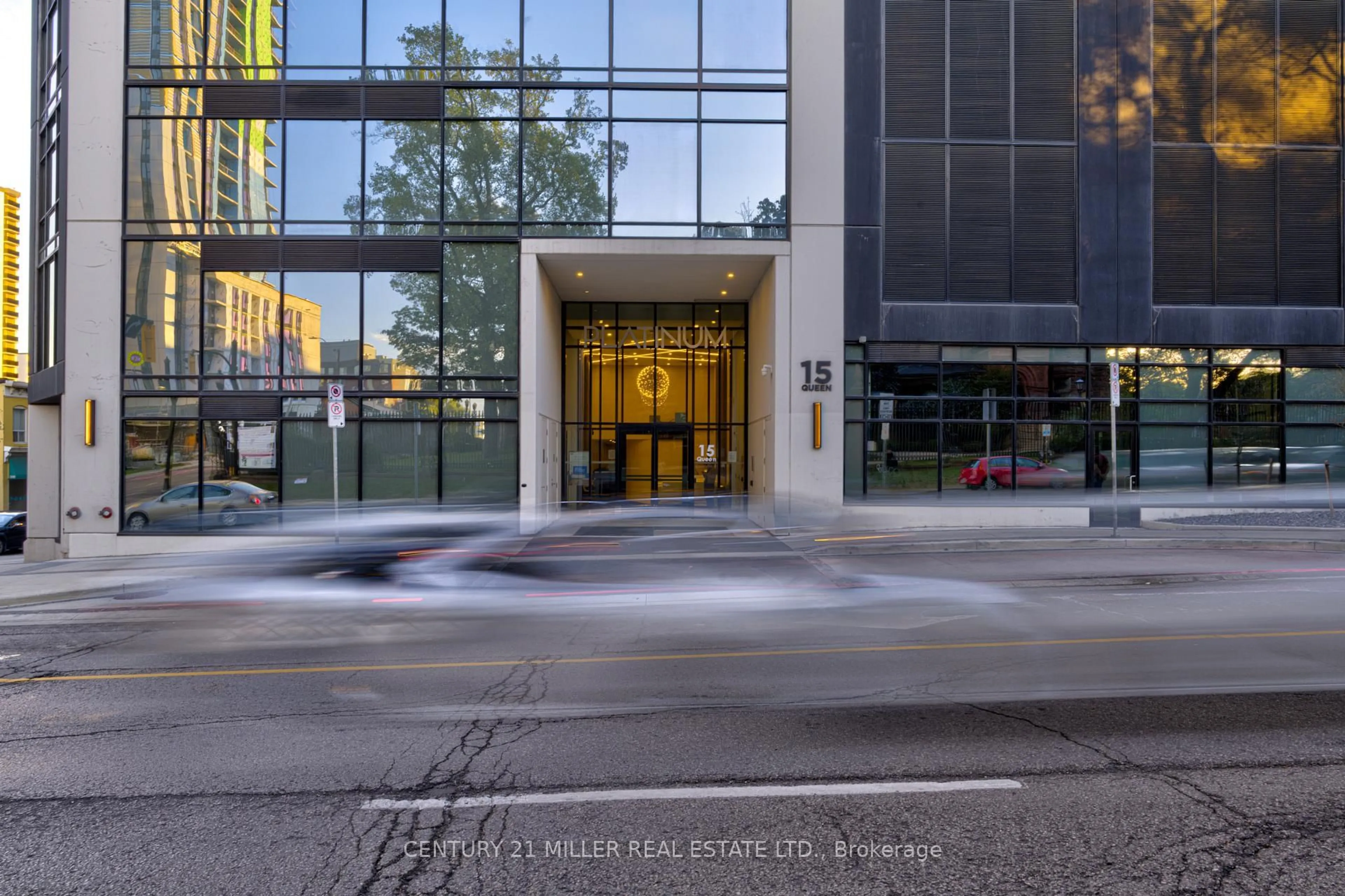 Indoor foyer for 15 Queen St #1009, Hamilton Ontario L8P 0C6