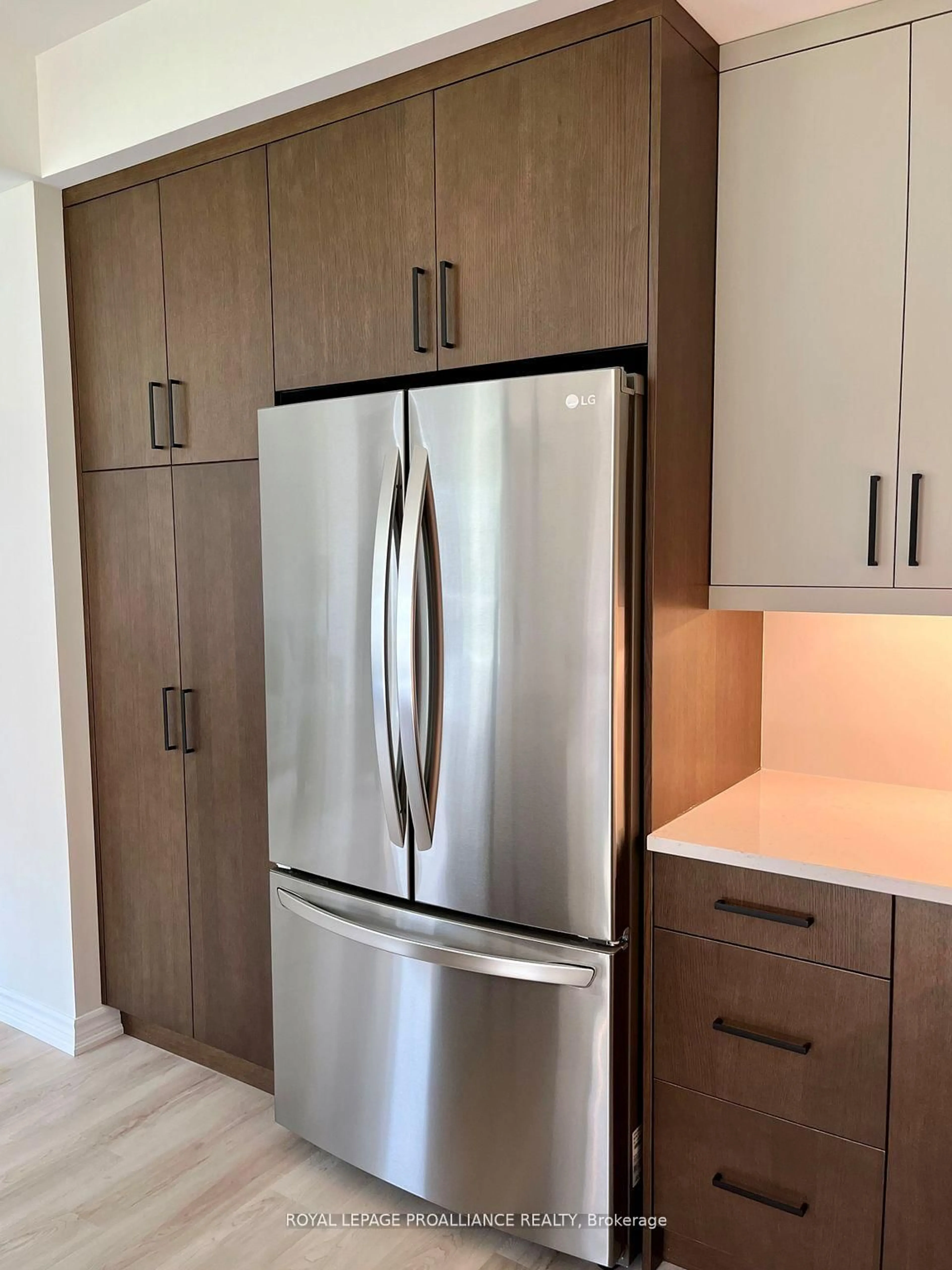 Contemporary kitchen, unknown for Blk 53 Drewery Rd #4, Cobourg Ontario K9A 3P5