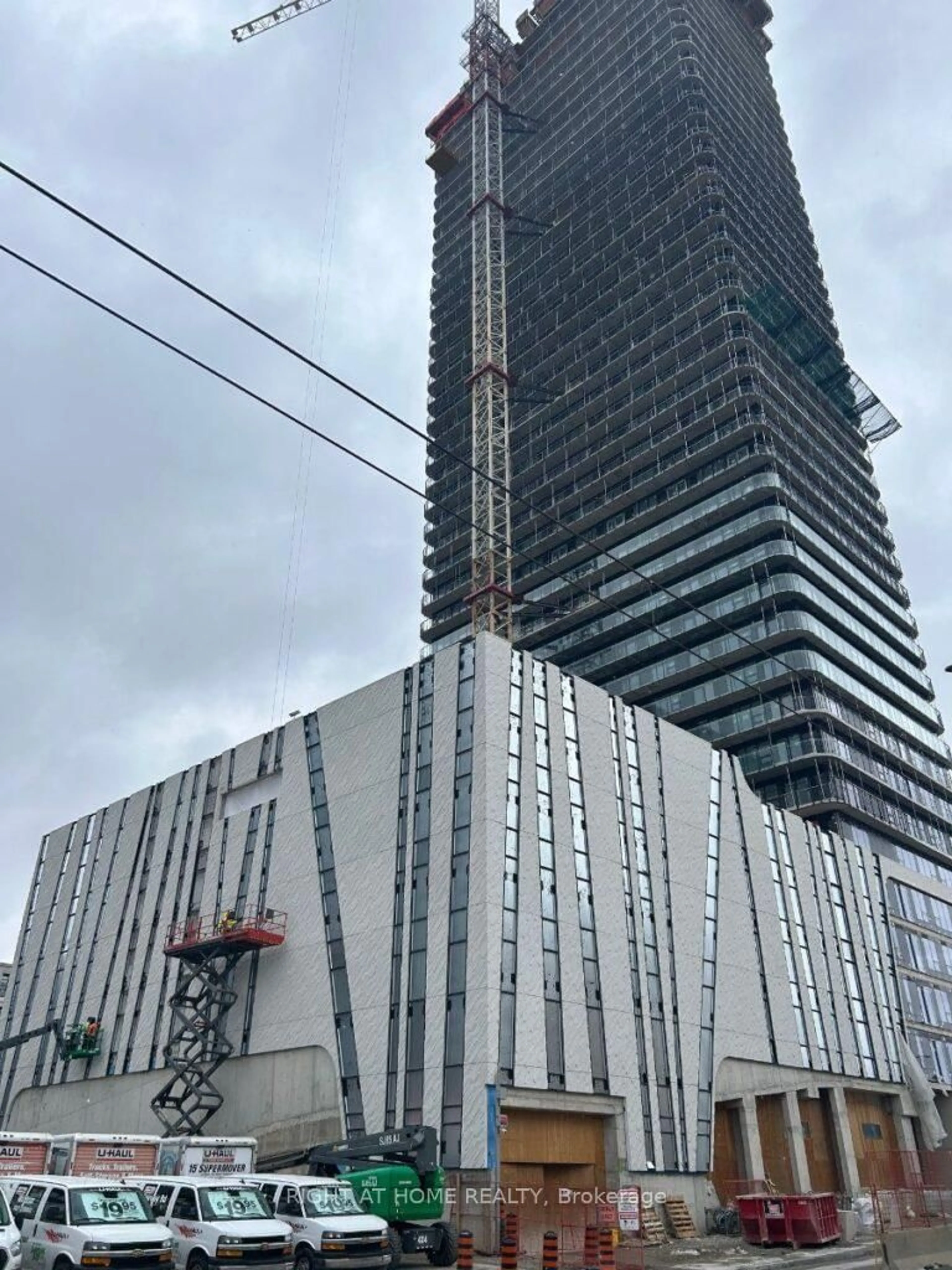 A pic of a room for 30 Francis St #4302, Kitchener Ontario N2G 1H7