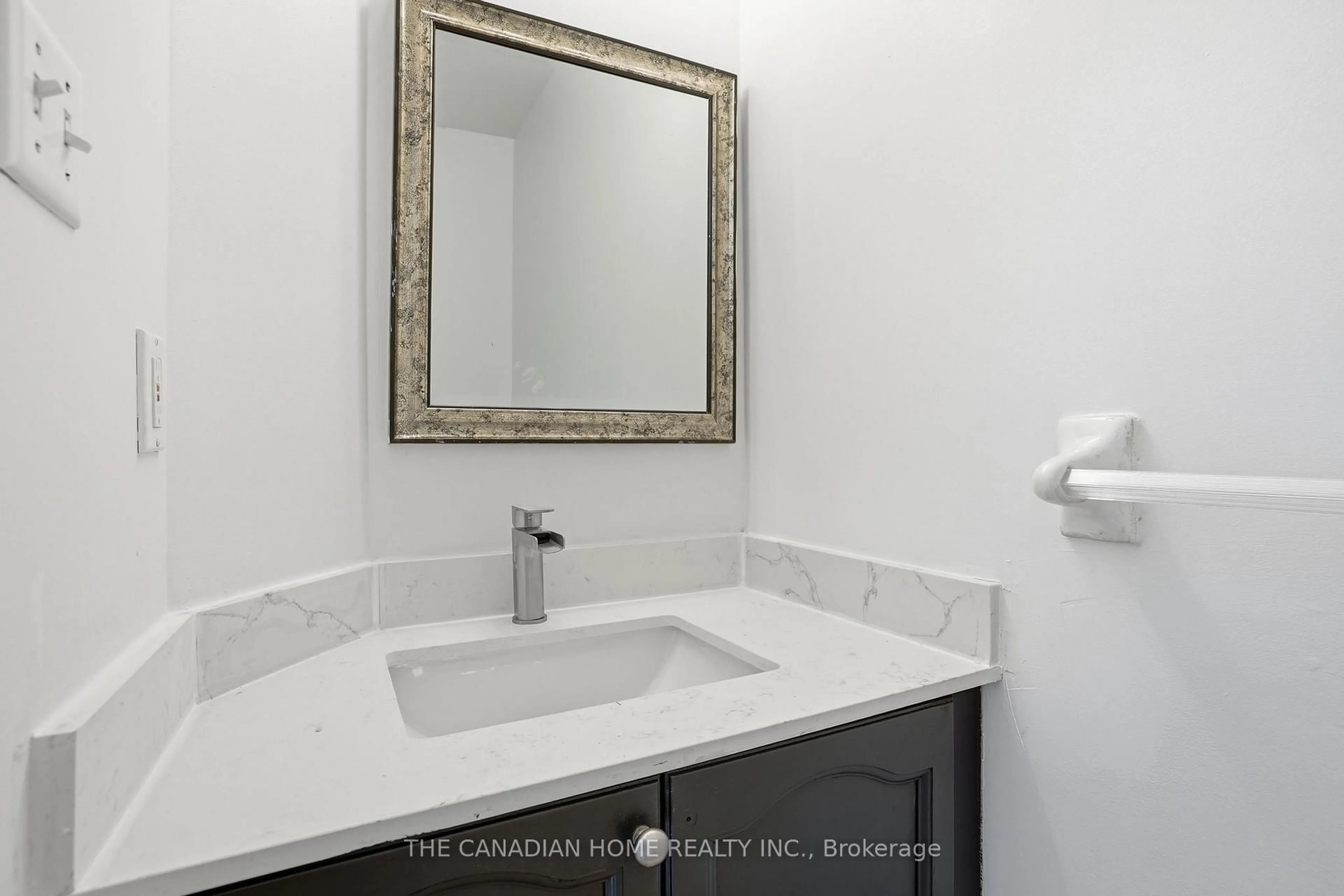 Standard bathroom, ceramic/tile floor for 1889 Upper Wentworth St #29, Hamilton Ontario L9B 2T8