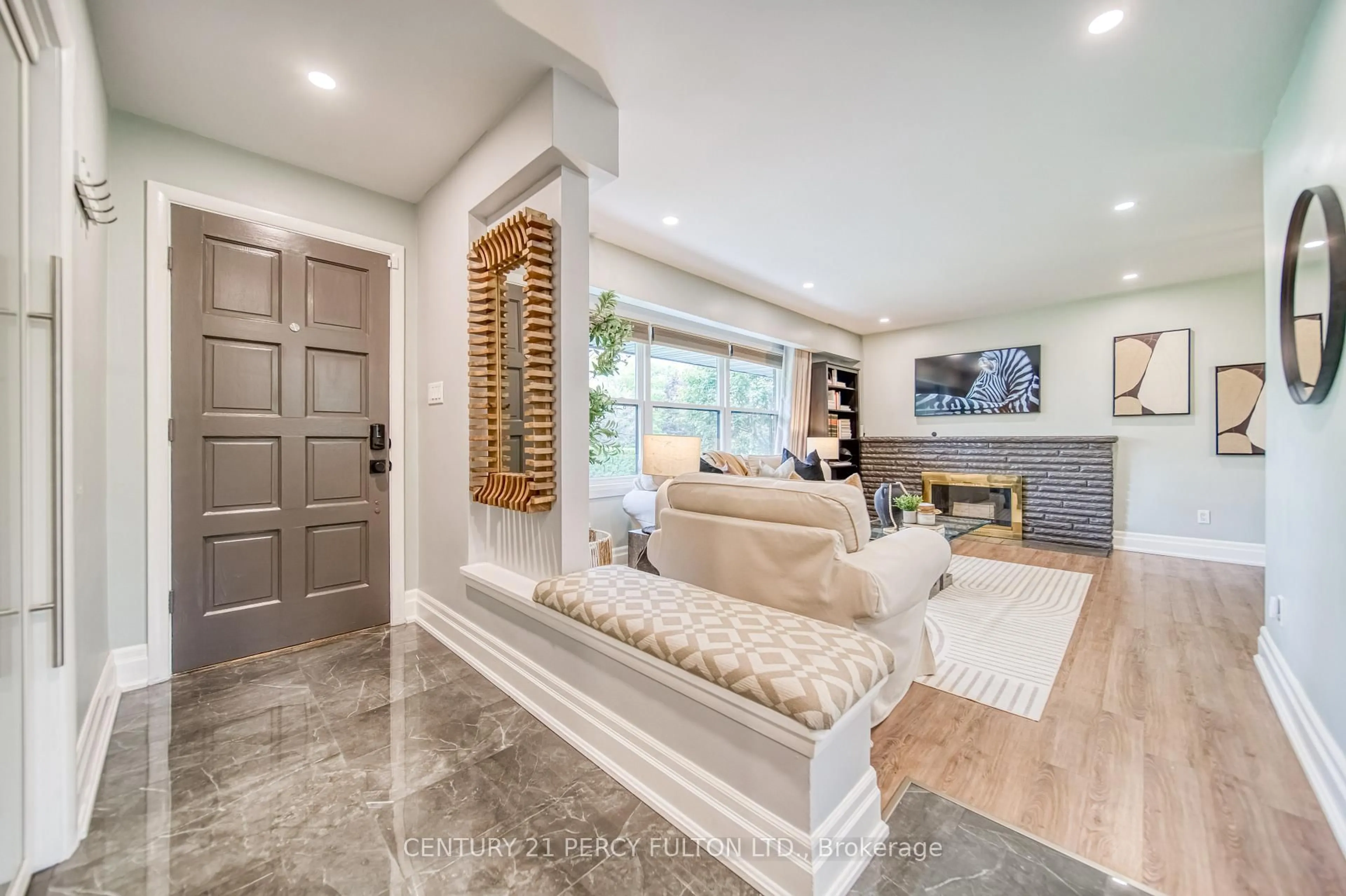 Indoor entryway for 1270 Ontario St, Cobourg Ontario K9A 3E2