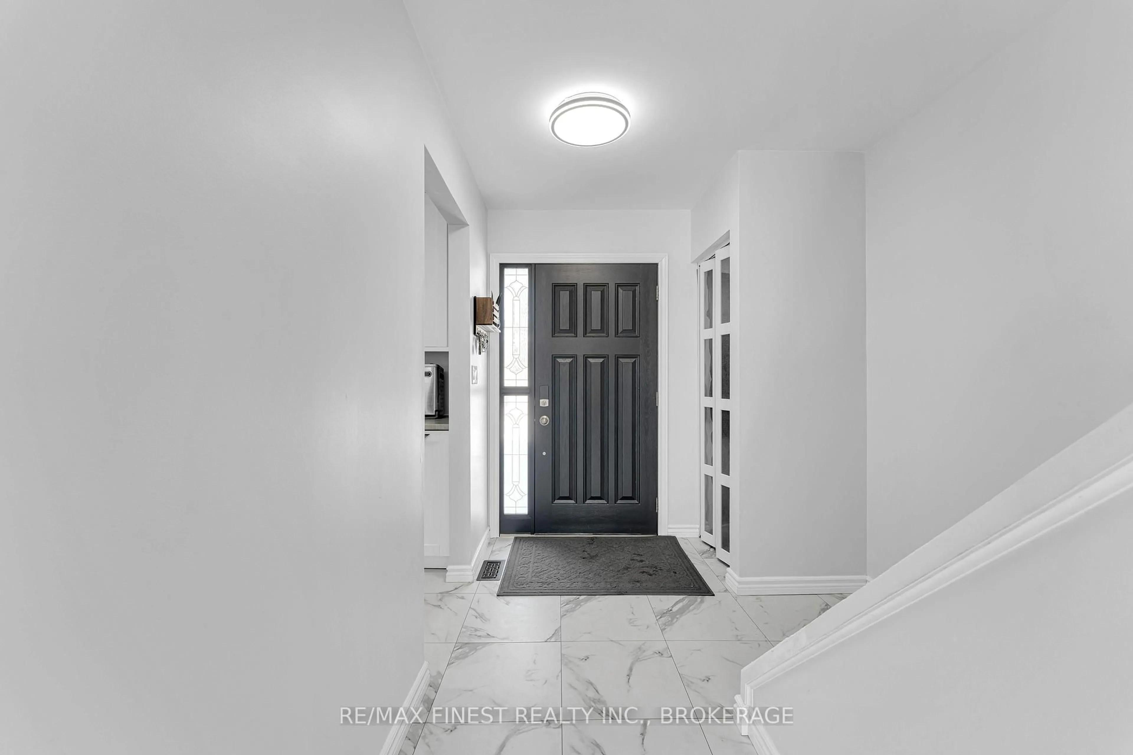 Indoor entryway for 852 Larchwood Cres, Kingston Ontario K7P 2P9