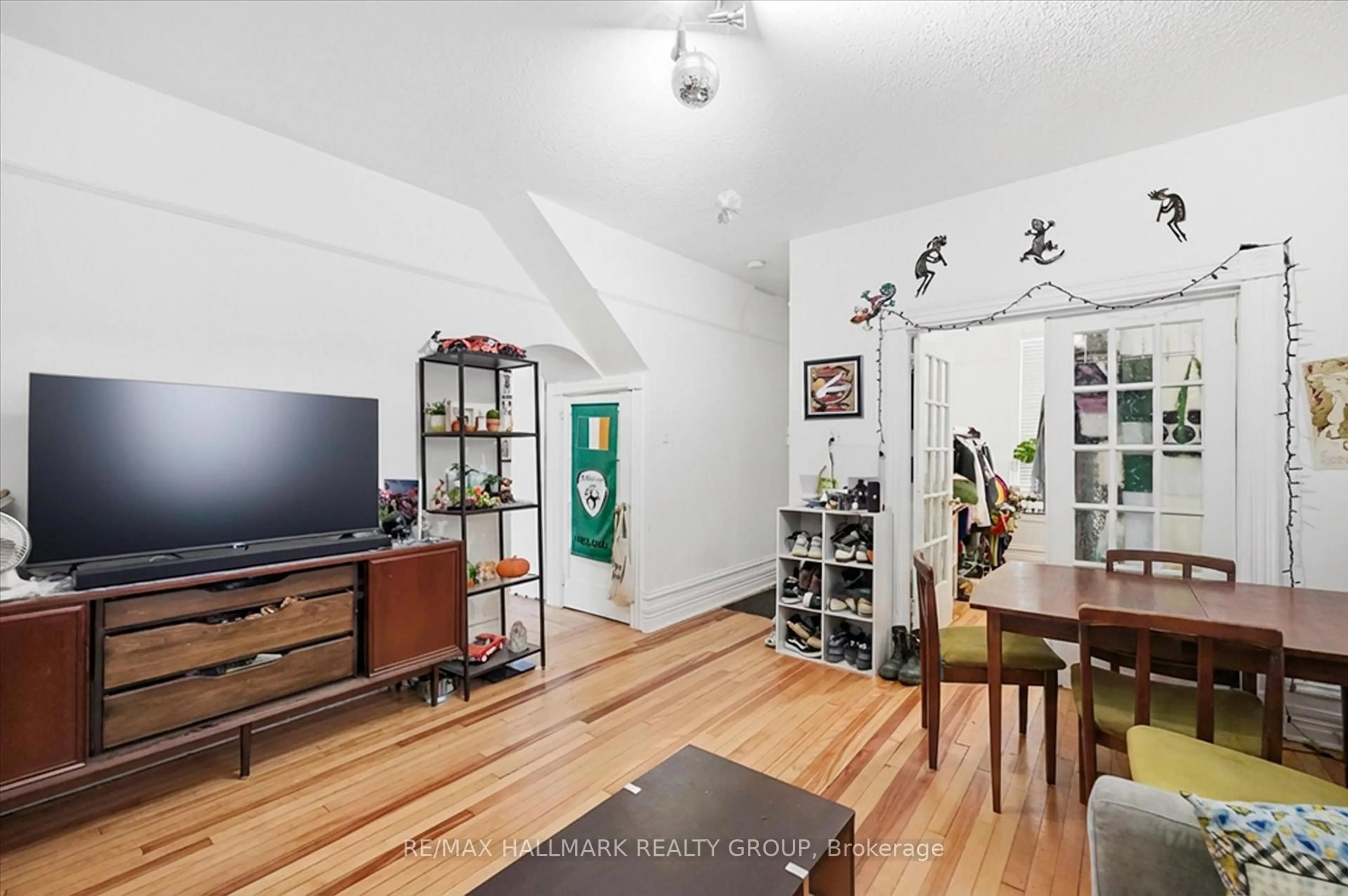 Unknown for 44 St Andrew St, Ottawa Ontario K1N 5E9