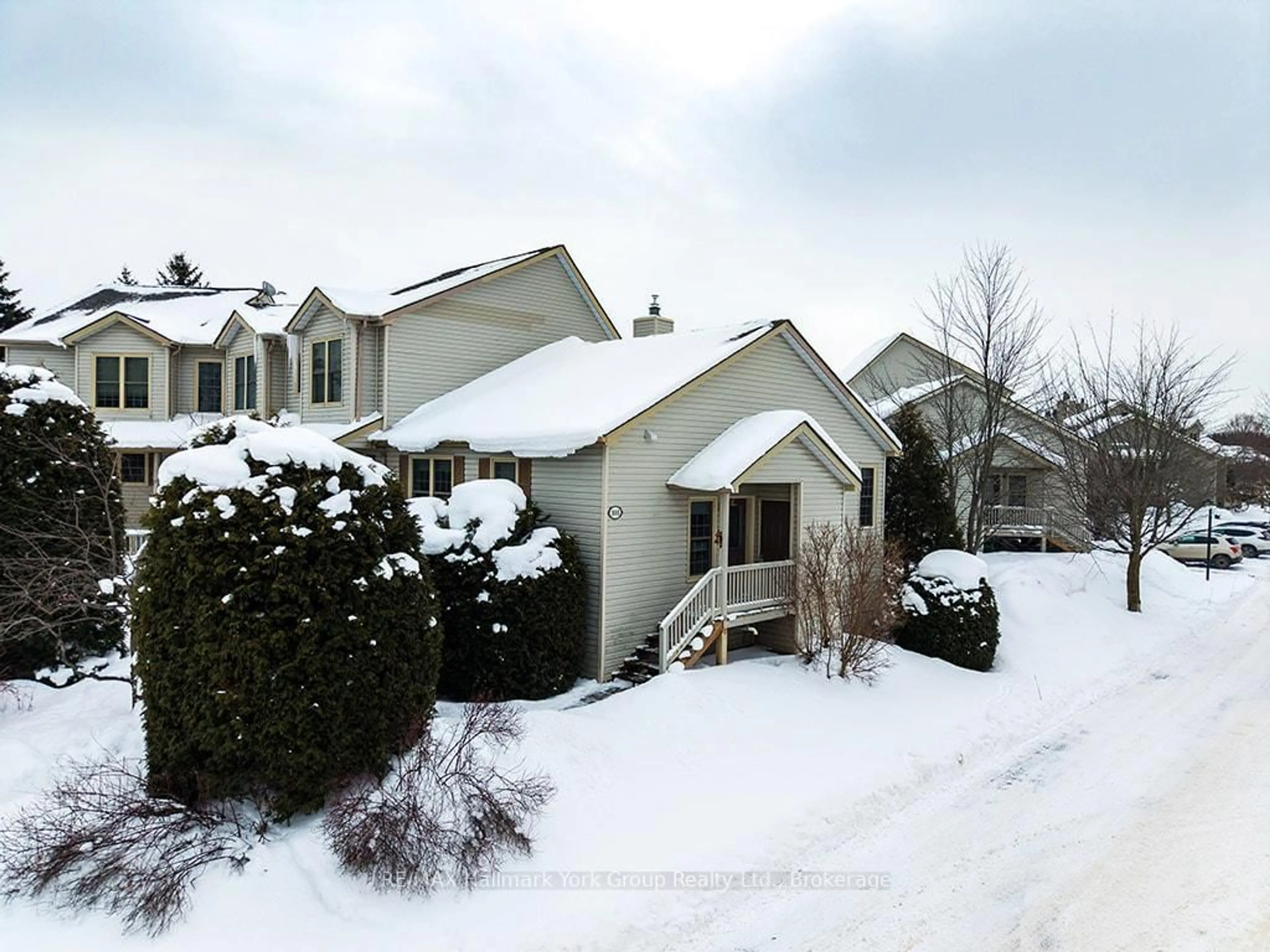 A pic from outside/outdoor area/front of a property/back of a property/a pic from drone, mountain view for 150 Victoria St #105, Blue Mountains Ontario N0H 2P0