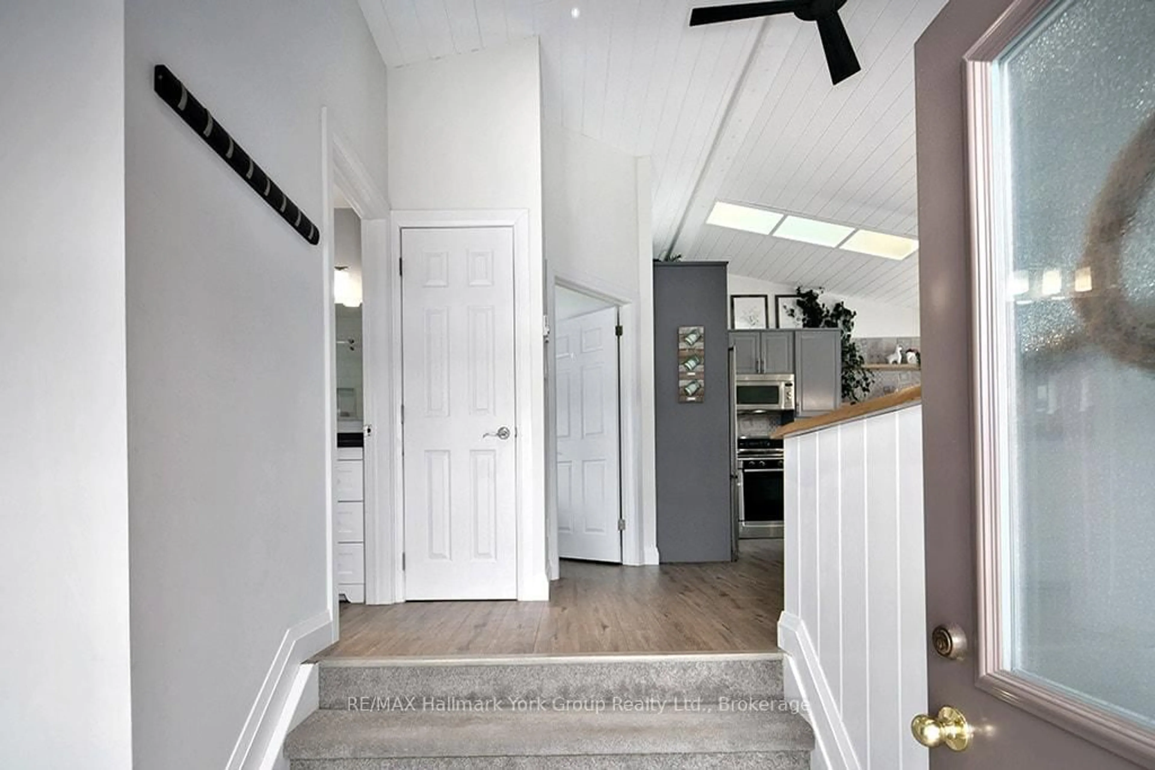 Indoor entryway for 150 Victoria St #105, Blue Mountains Ontario N0H 2P0