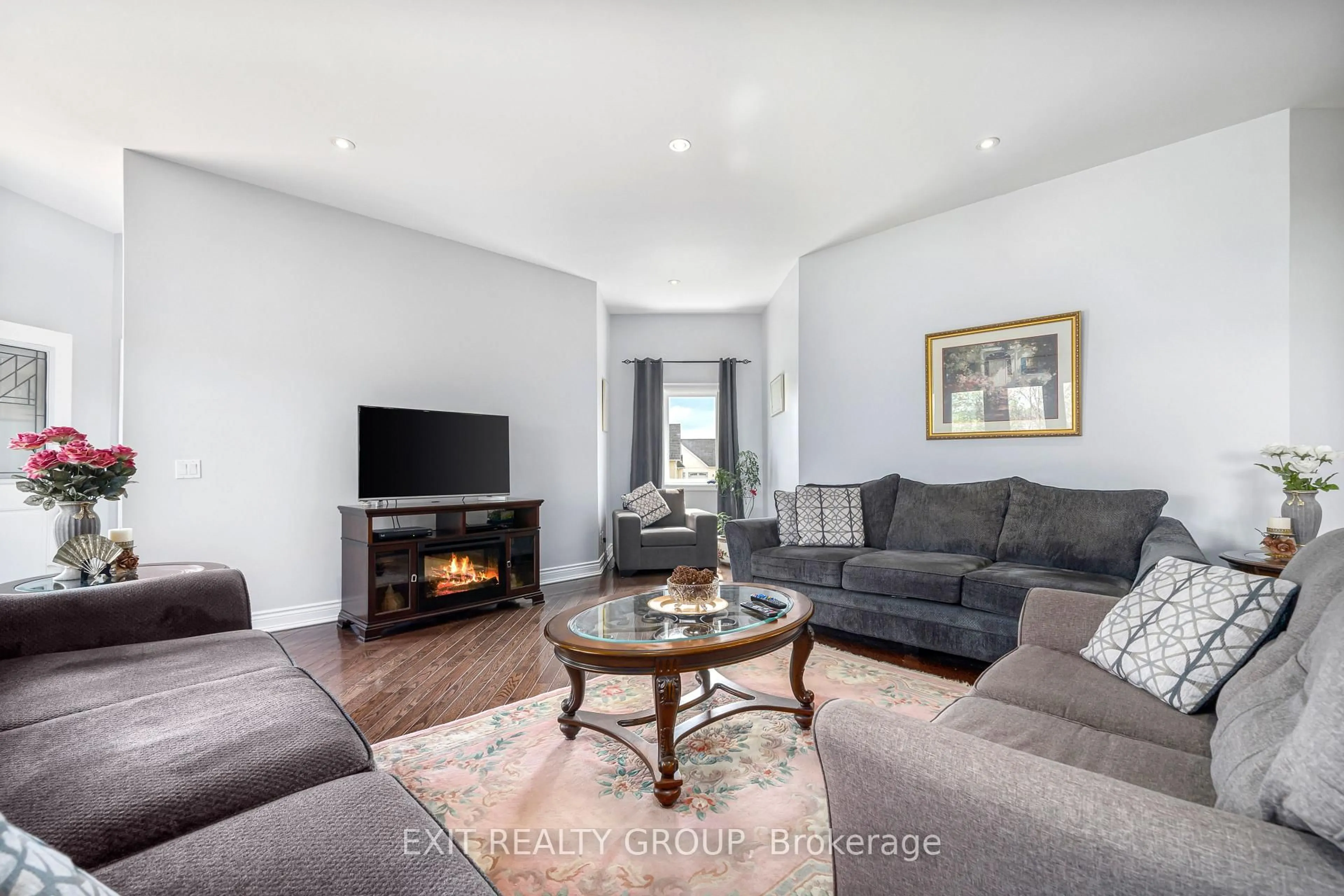 Living room with furniture, unknown for 19281 Loyalist Pkwy, Prince Edward County Ontario K0K 1T0