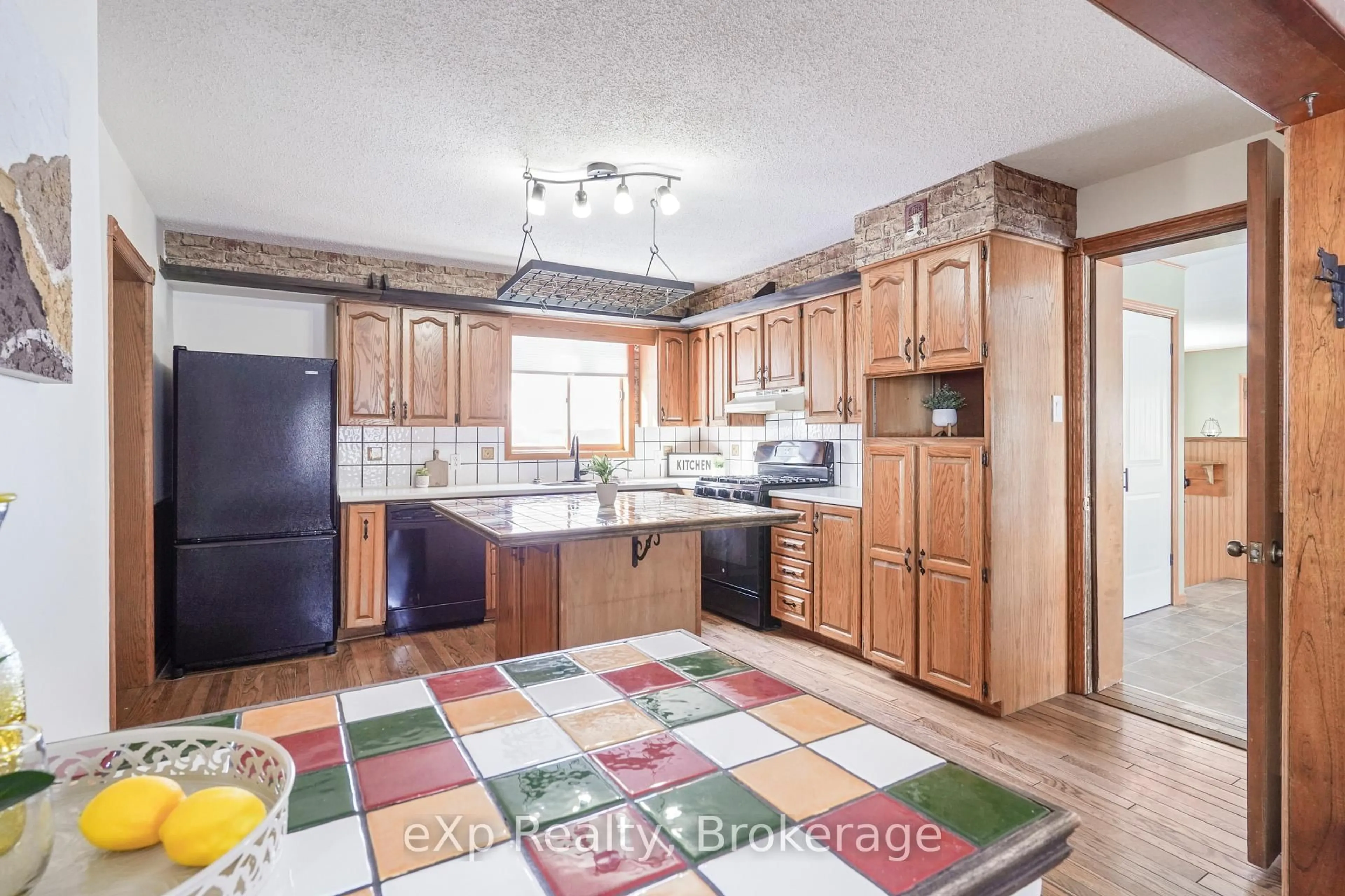 Standard kitchen, ceramic/tile floor for 78 Victoria Ave, South Huron Ontario N0M 1M0