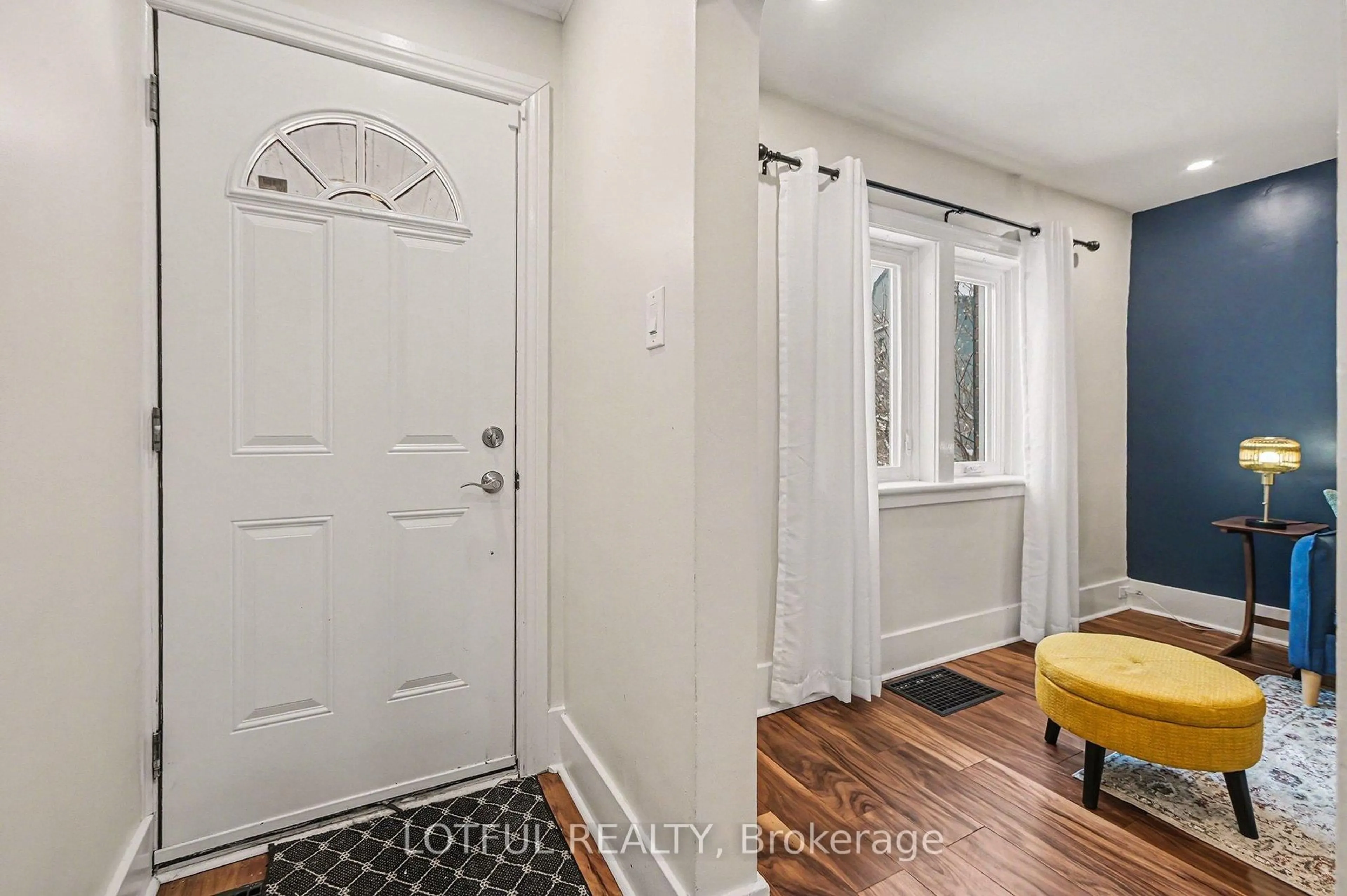 Indoor entryway for 68 Vaughan St, Ottawa Ontario K1M 1X2