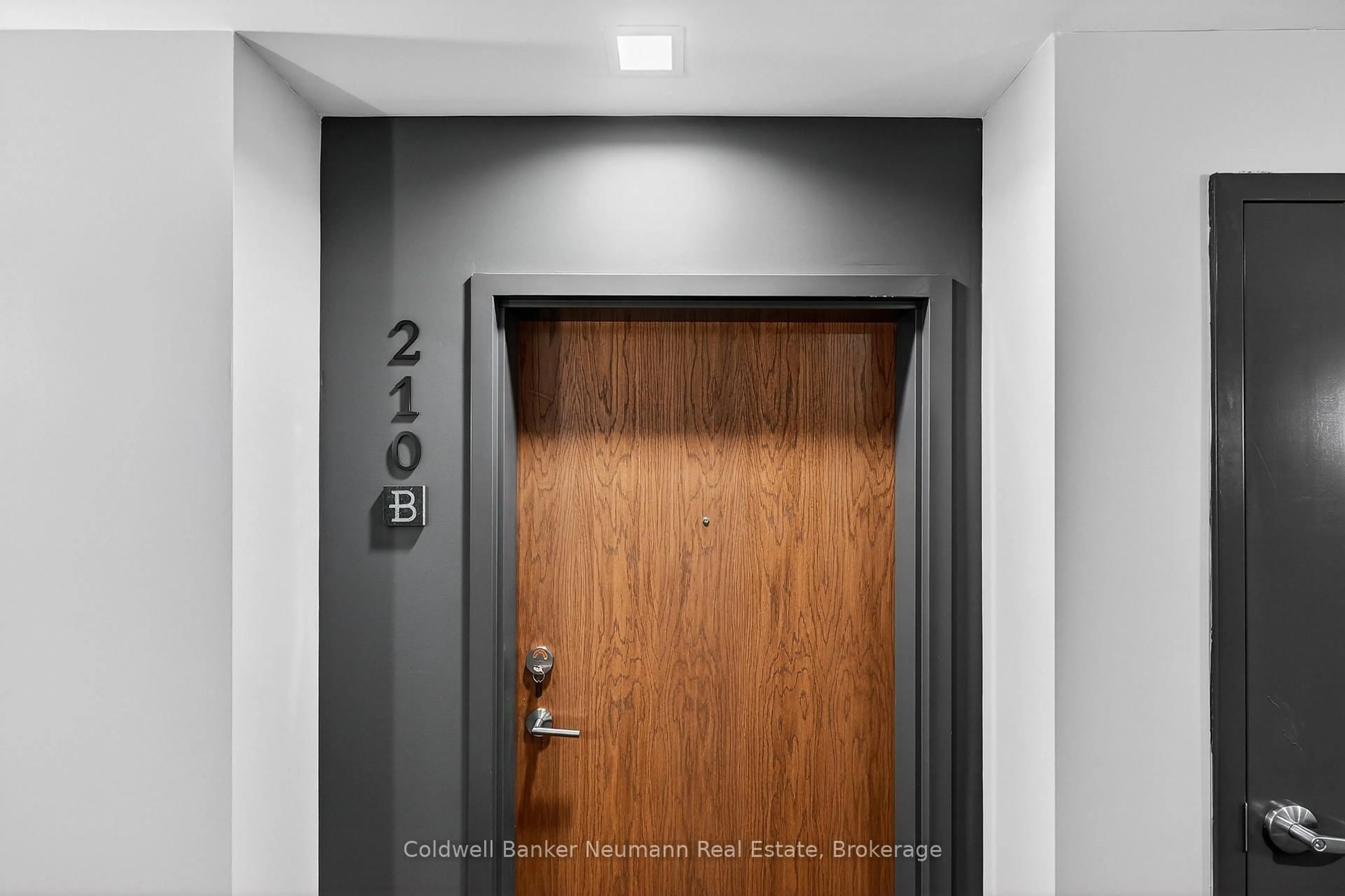 Indoor entryway for 247 Northfield Dr #210, Waterloo Ontario N2K 0H1