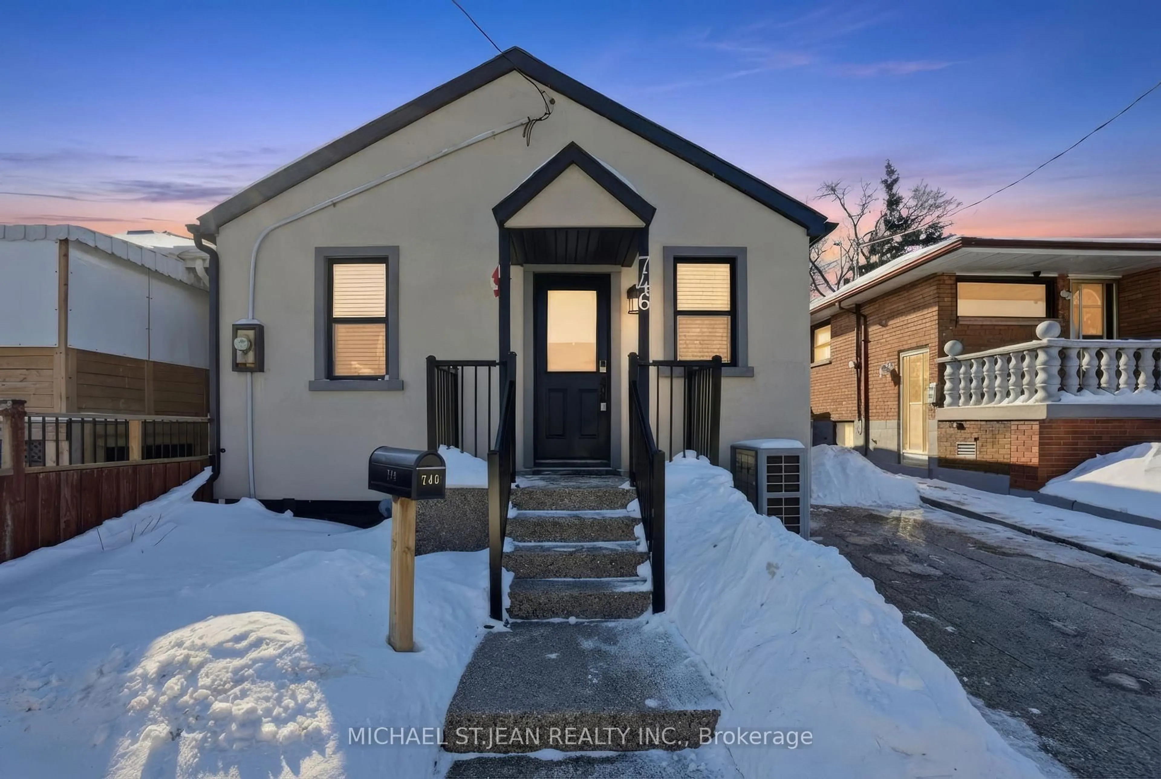 Unknown for 746 Roxborough Ave, Hamilton Ontario L8H 1S7