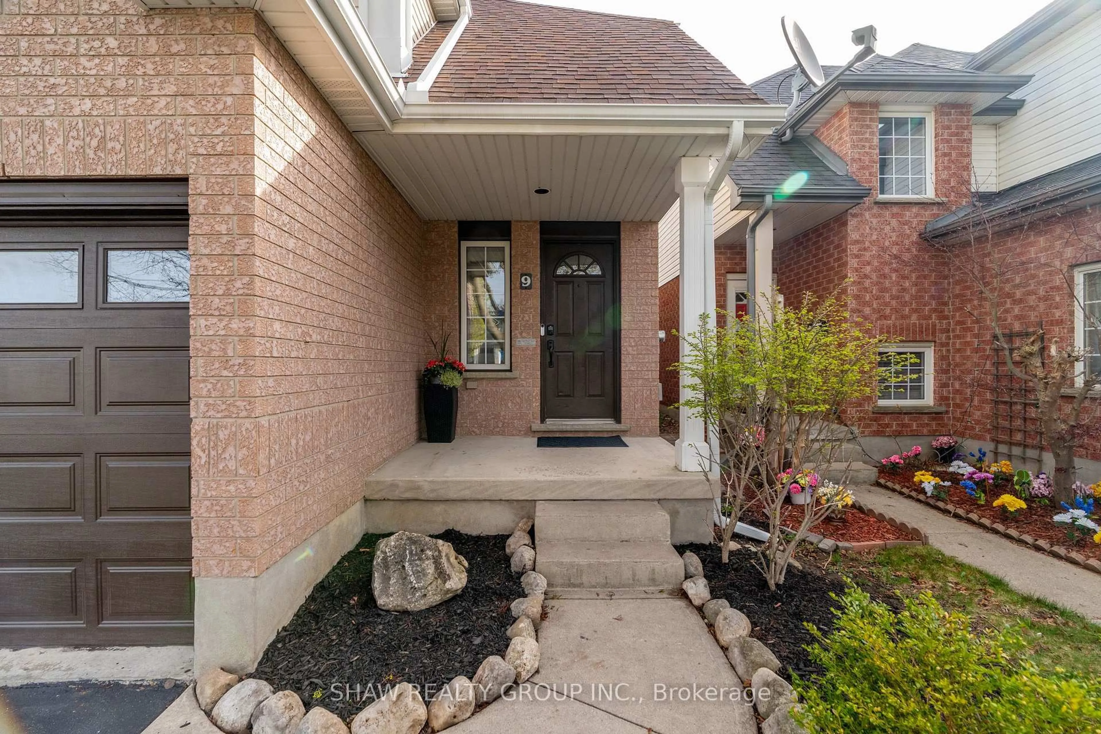 Home with brick exterior material, street for 9 Gaw Cres, Guelph Ontario N1L 1H8