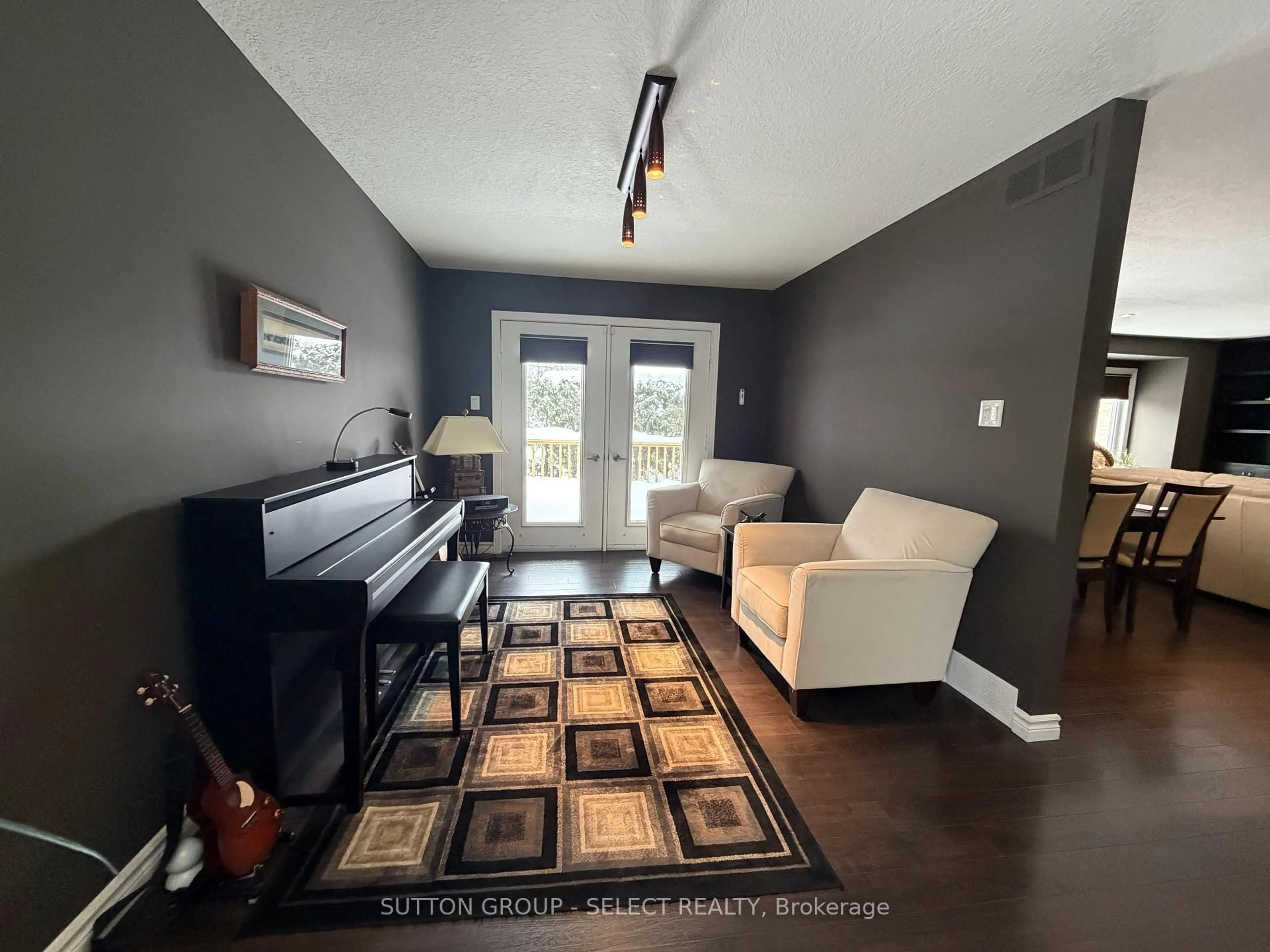 Unknown for 1500 Richmond St #42, London North Ontario N6G 4T7