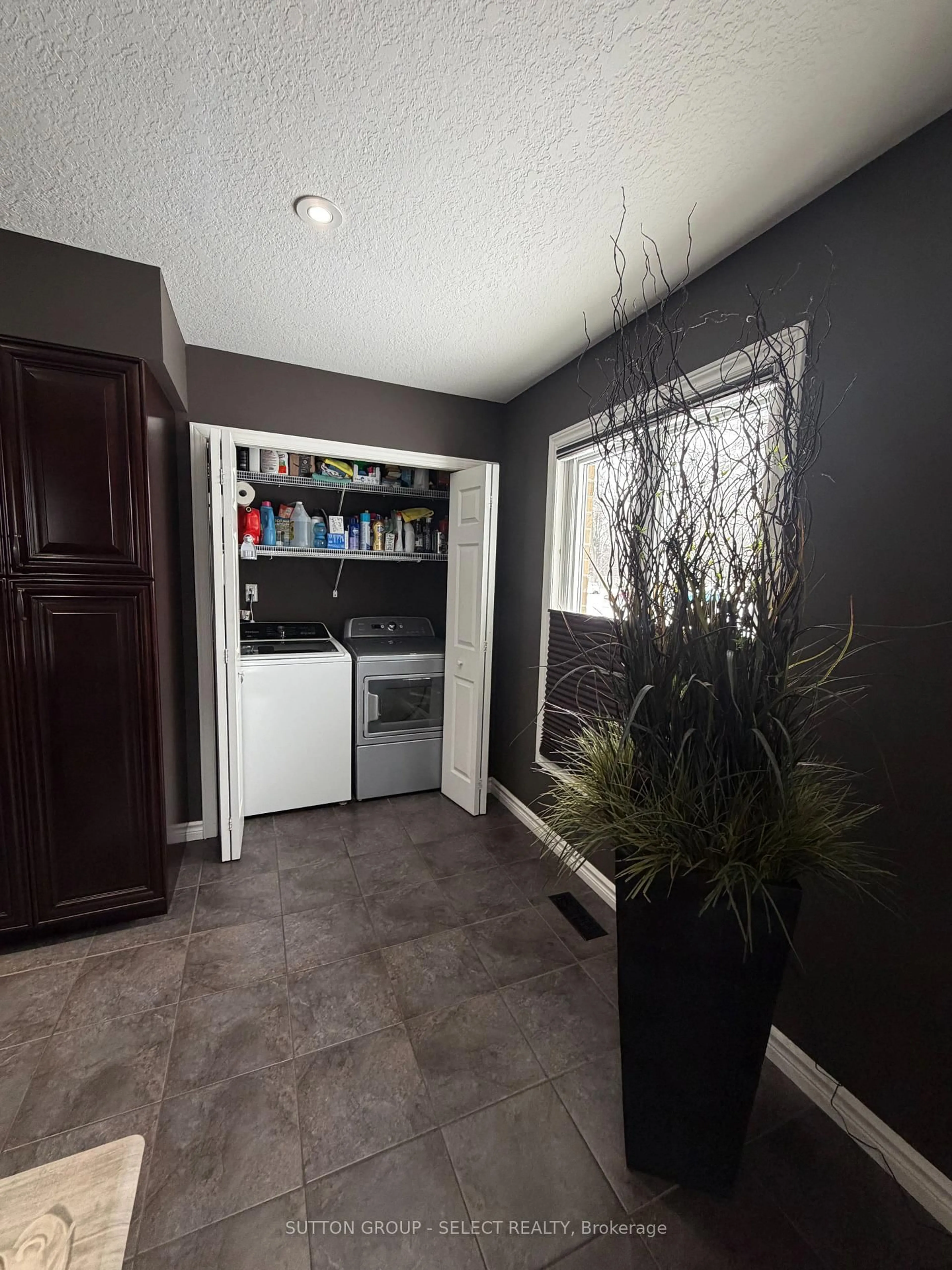 A pic of a room for 1500 Richmond St #42, London North Ontario N6G 4T7