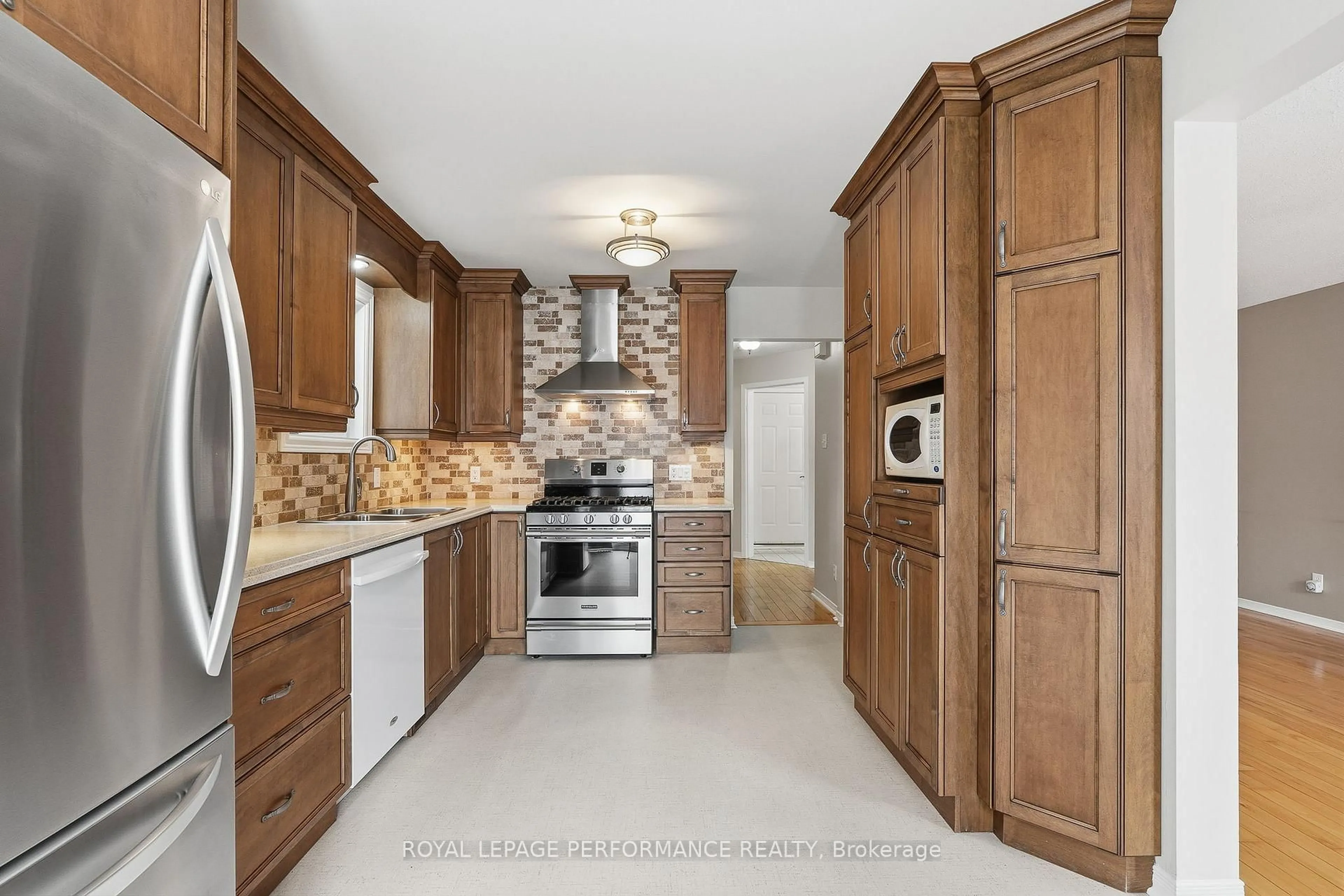 Unknown for 1853 Sunland Dr, Orleans Ontario K4A 3S8