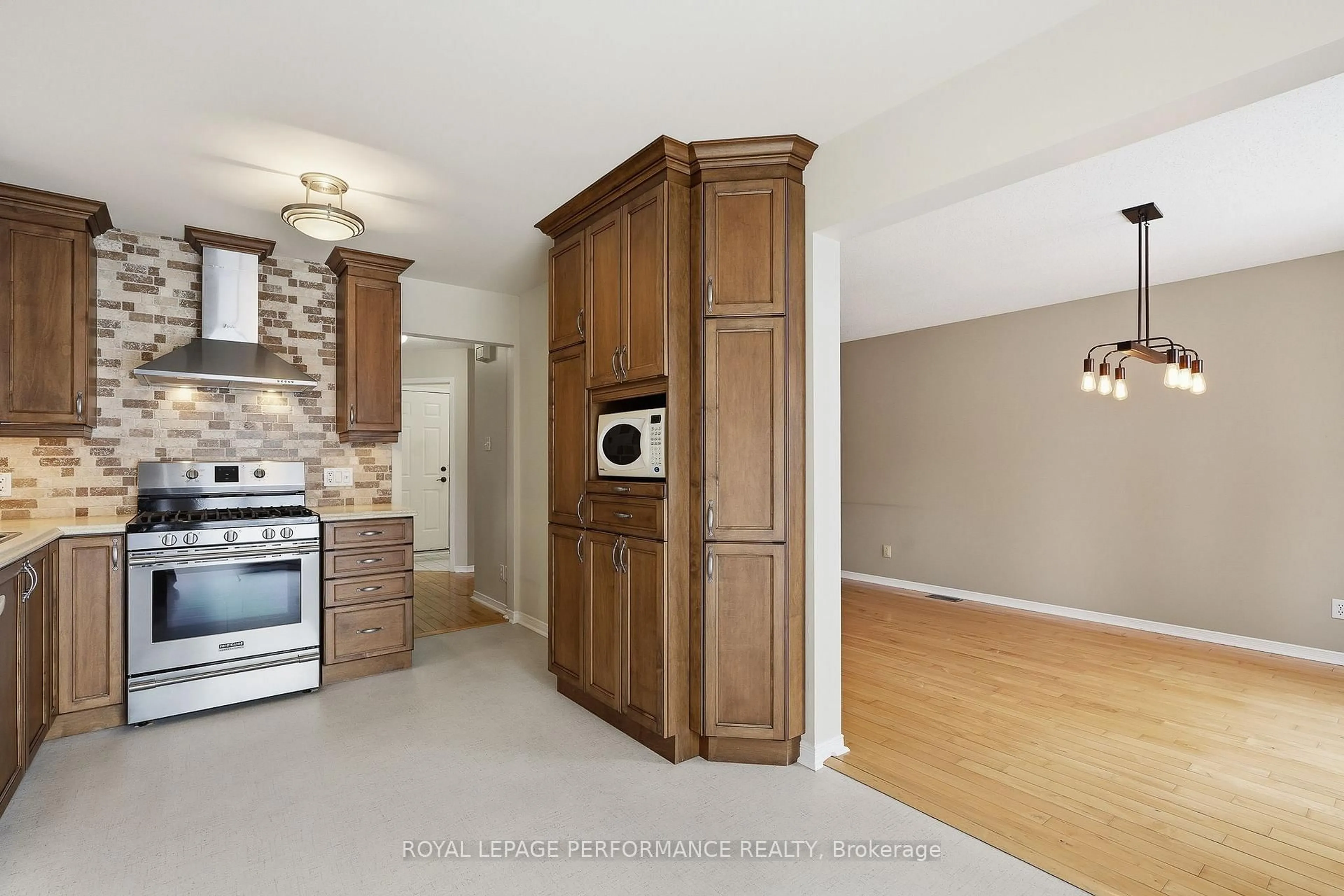 Open concept kitchen, unknown for 1853 Sunland Dr, Orleans Ontario K4A 3S8