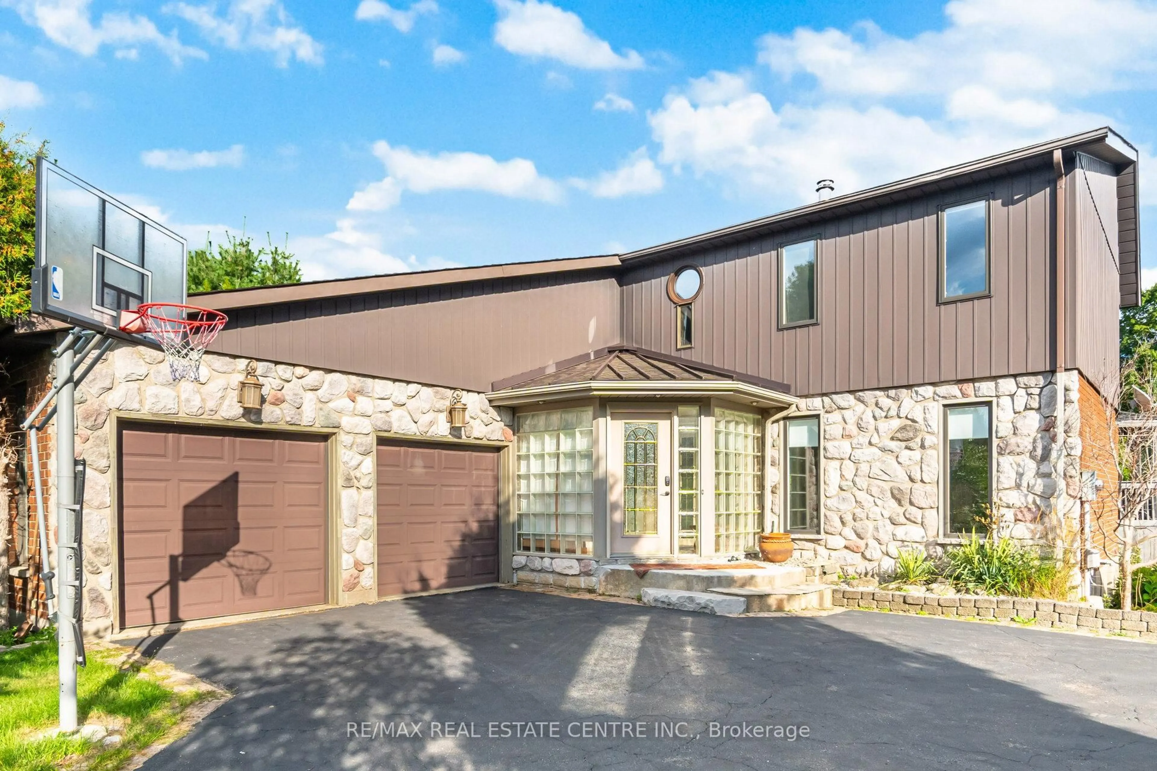 Home with brick exterior material, street for 29 JESSICA Lane, Guelph/Eramosa Ontario N1H 6J1