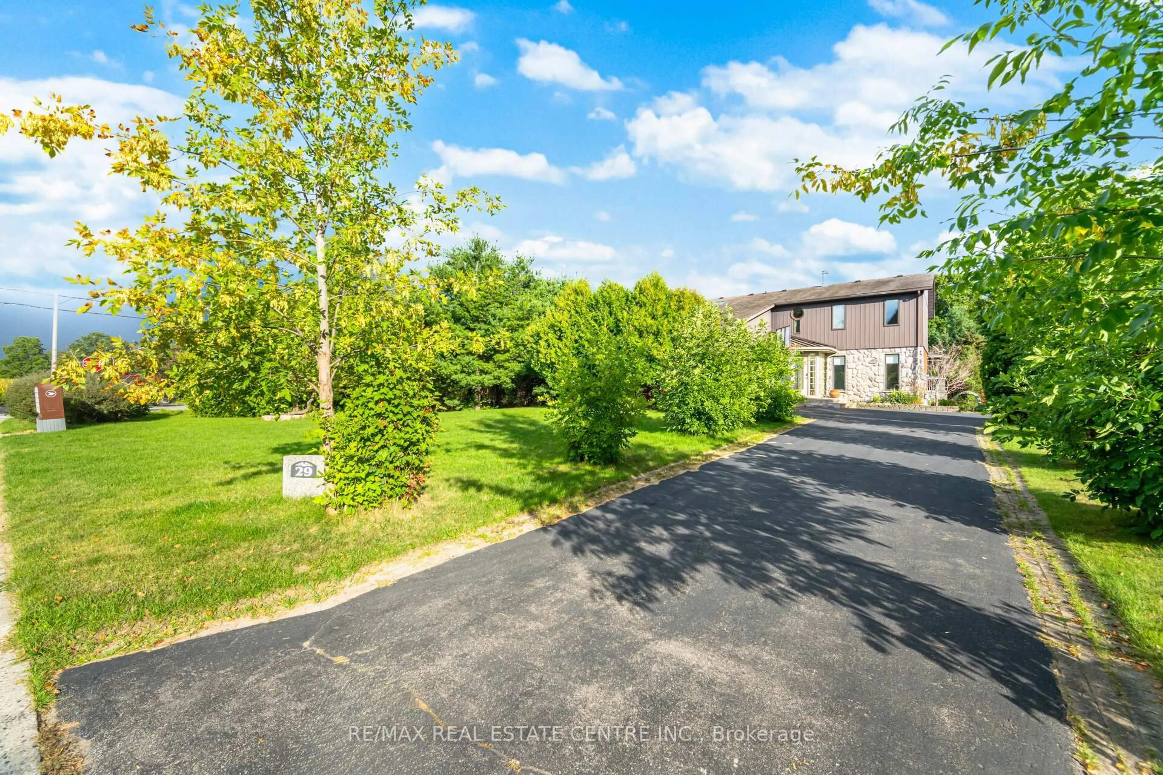 A pic from outside/outdoor area/front of a property/back of a property/a pic from drone, street for 29 JESSICA Lane, Guelph/Eramosa Ontario N1H 6J1
