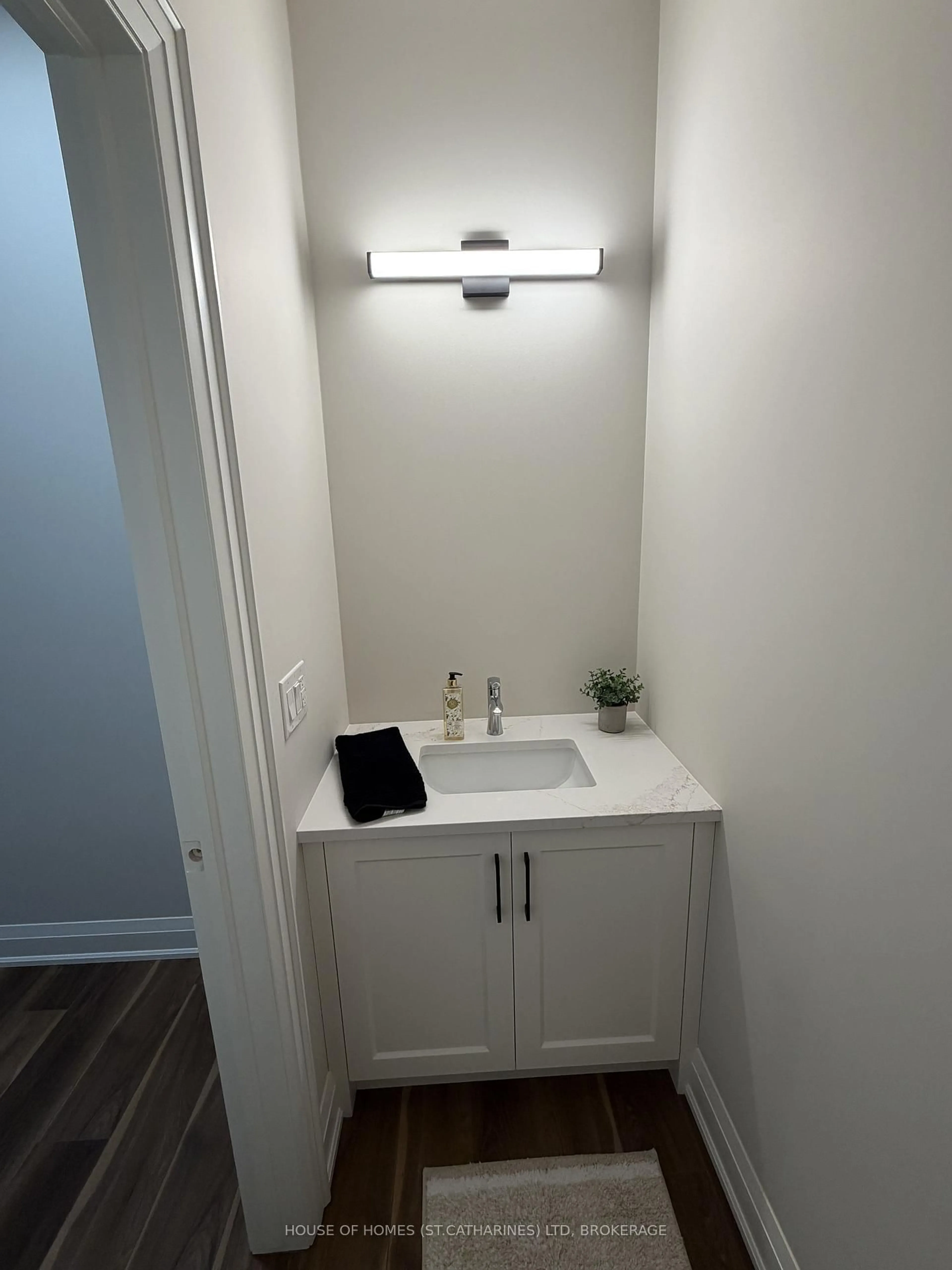 A pic of a room for 950 Burwell St, Fort Erie Ontario L2A 0E3