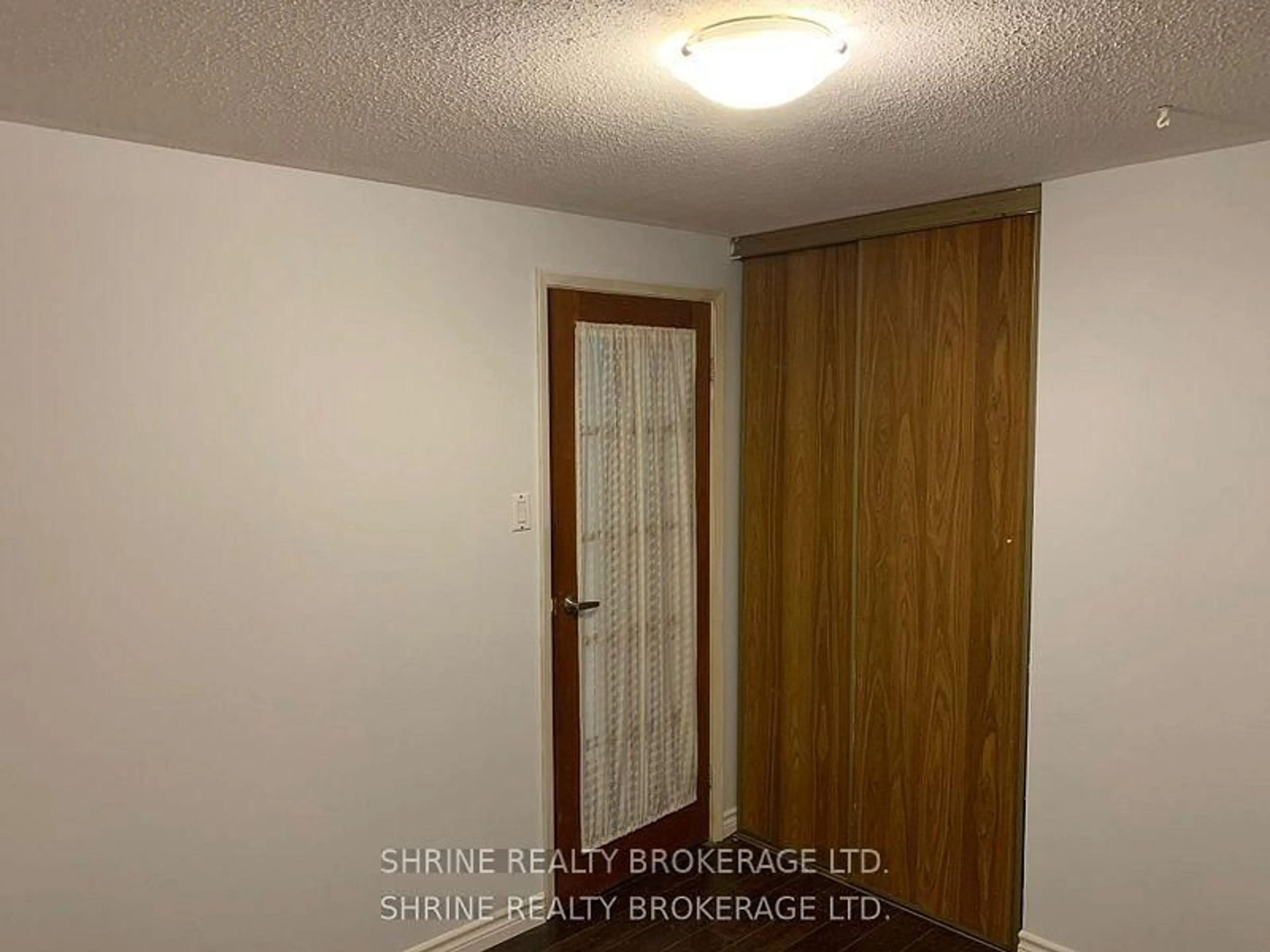 A pic of a room for 5 CAPRICE Cres, London East Ontario N5V 3L8