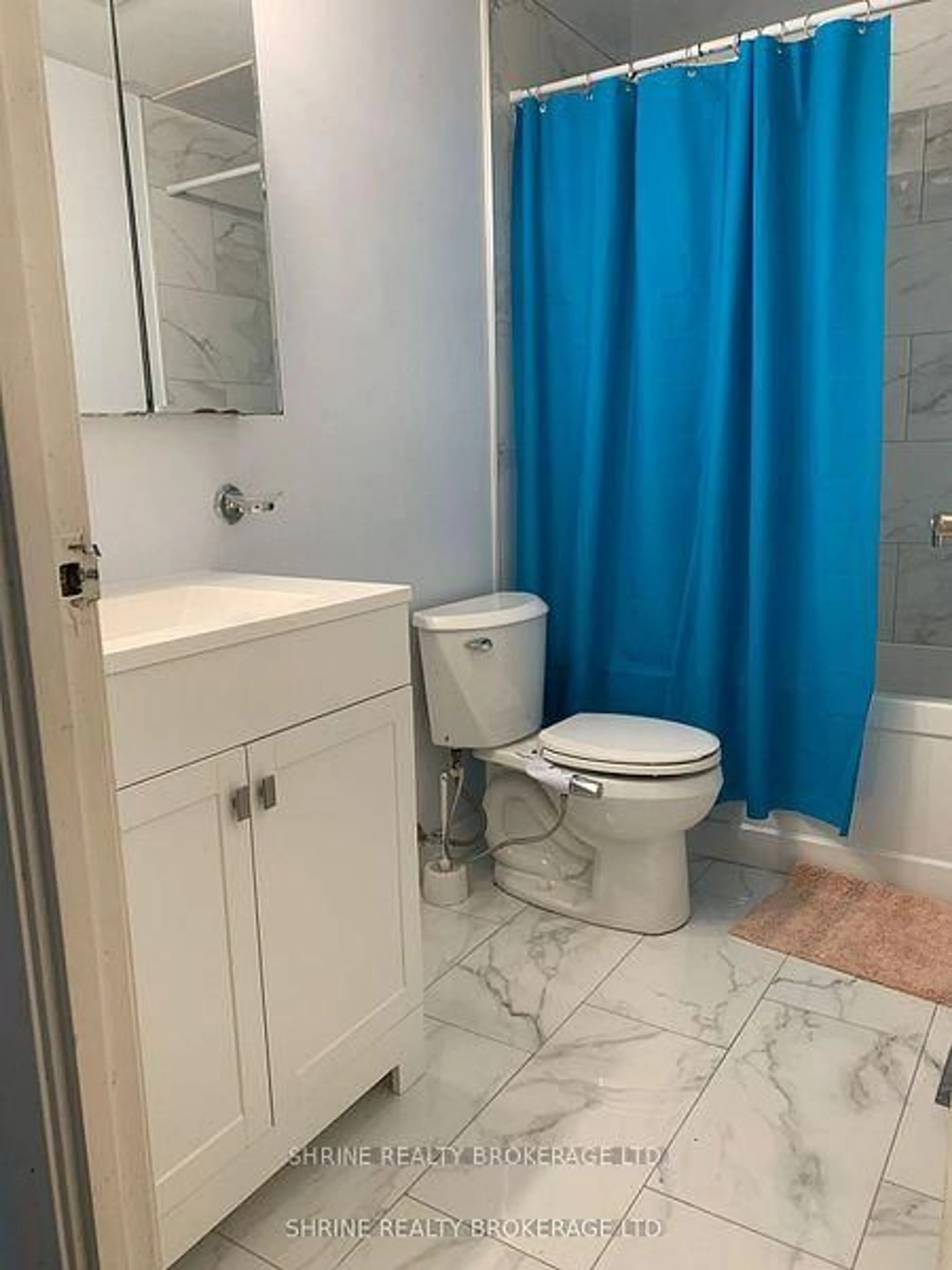 Standard bathroom, ceramic/tile floor for 5 CAPRICE Cres, London East Ontario N5V 3L8